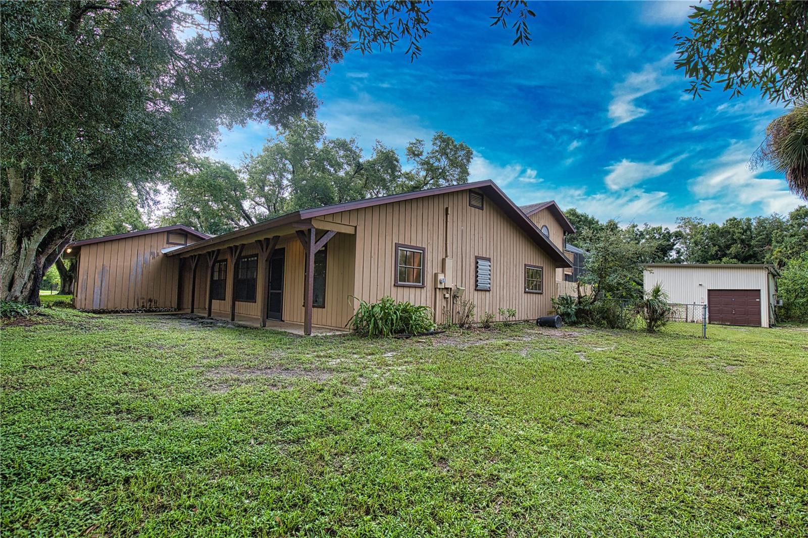 Listing photo id 7 for 2314 Kennedy Drive