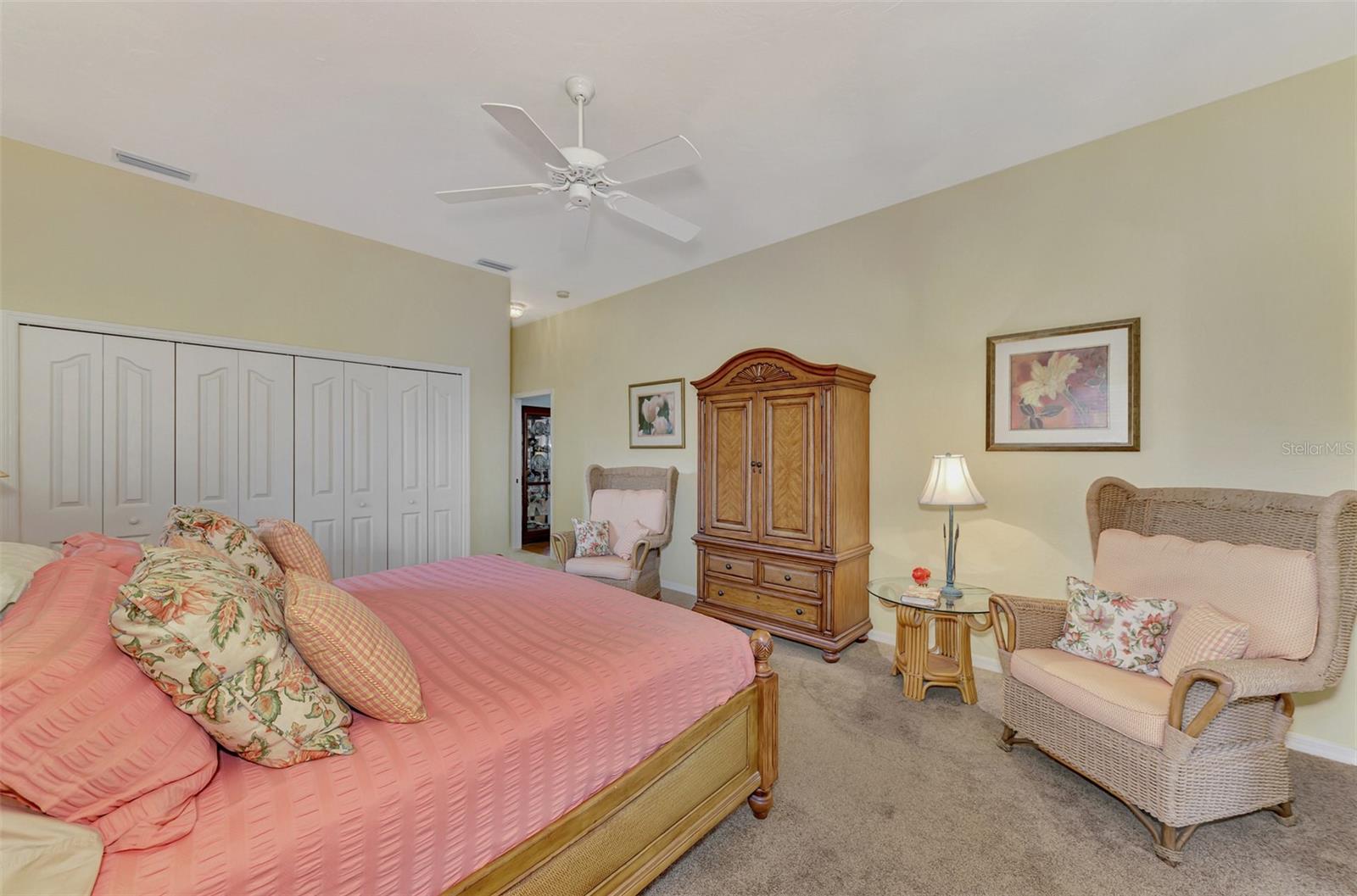 Listing photo id 29 for 512 Summerfield Way