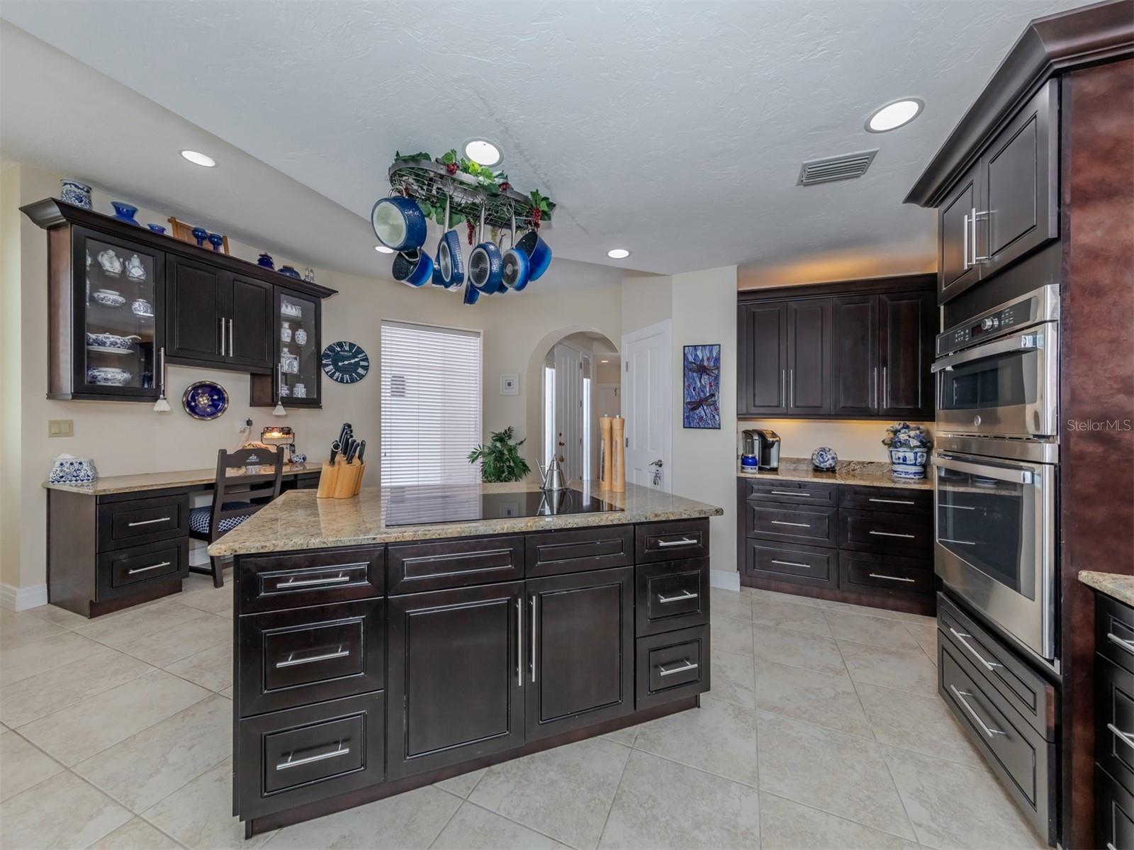 Listing photo id 17 for 7755 Club Lane