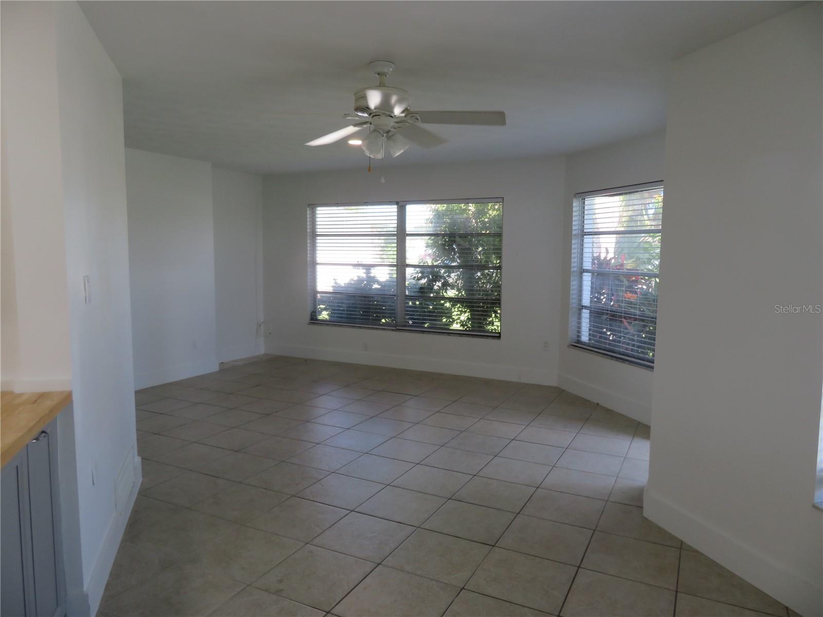 Image 11 of 27 For 268 Shamrock Boulevard