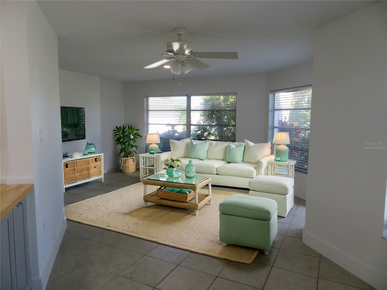 Image 12 of 27 For 268 Shamrock Boulevard