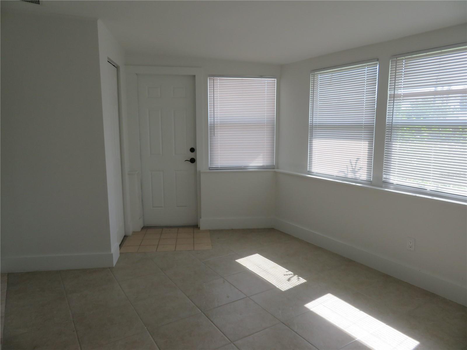 Image 15 of 27 For 268 Shamrock Boulevard