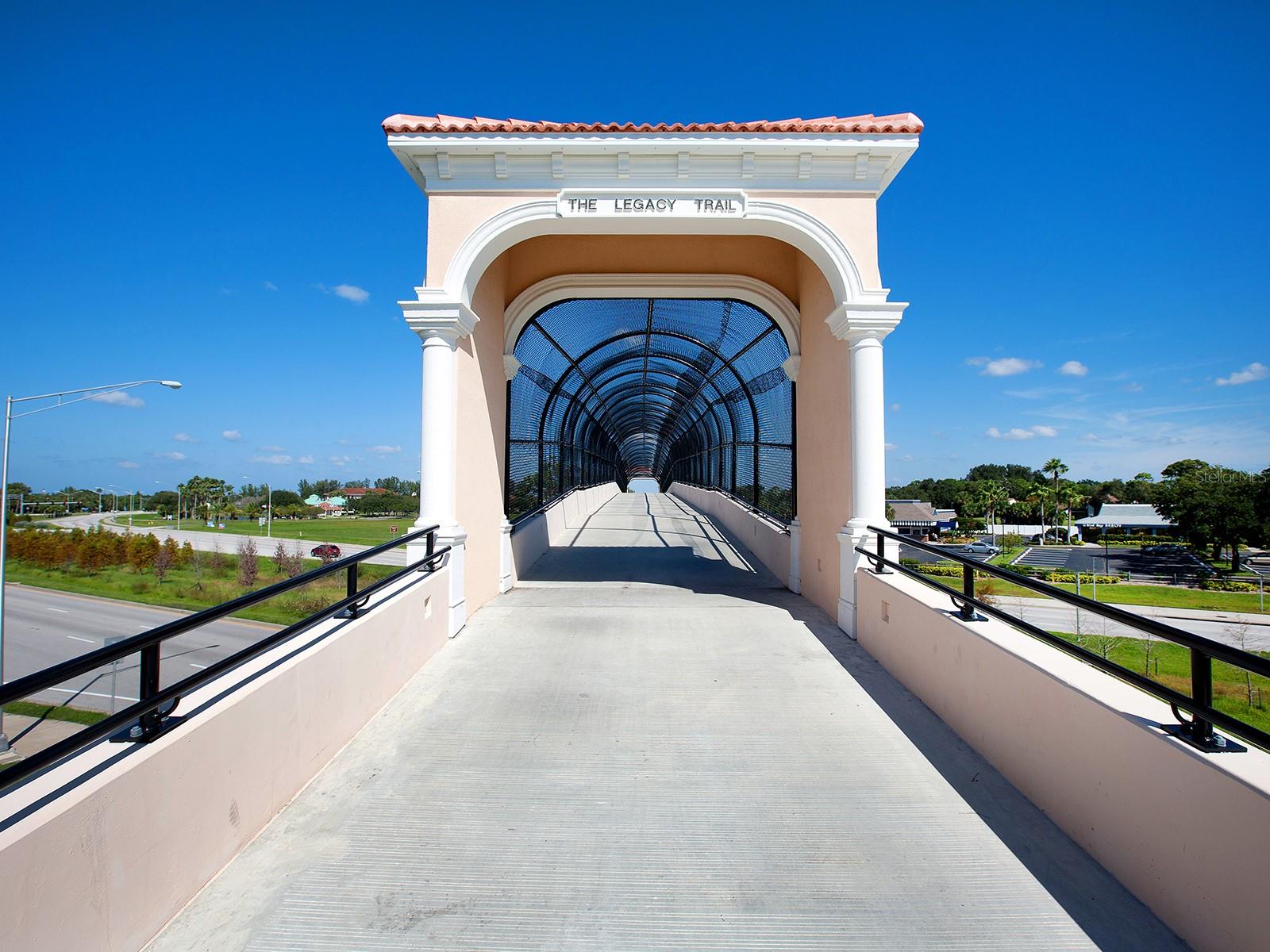 Listing photo id 40 for 501 Tamiami Trail N 201