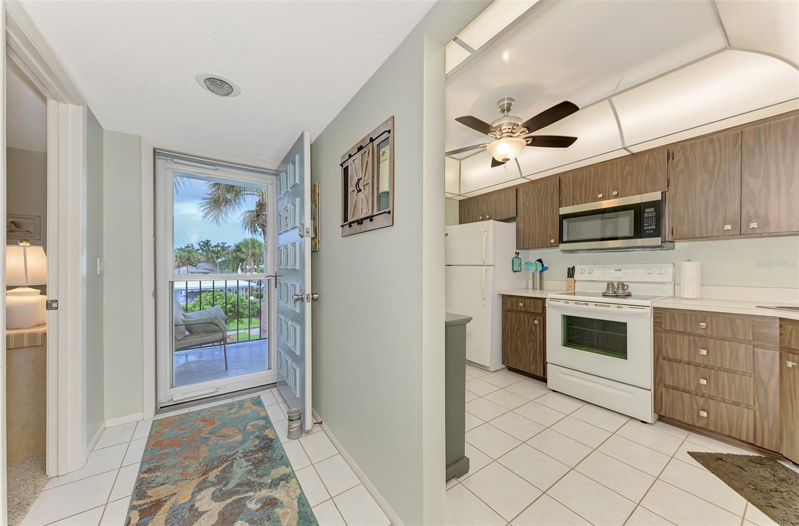 Image 7 of 46 For 725 Capri Isles Boulevard 217