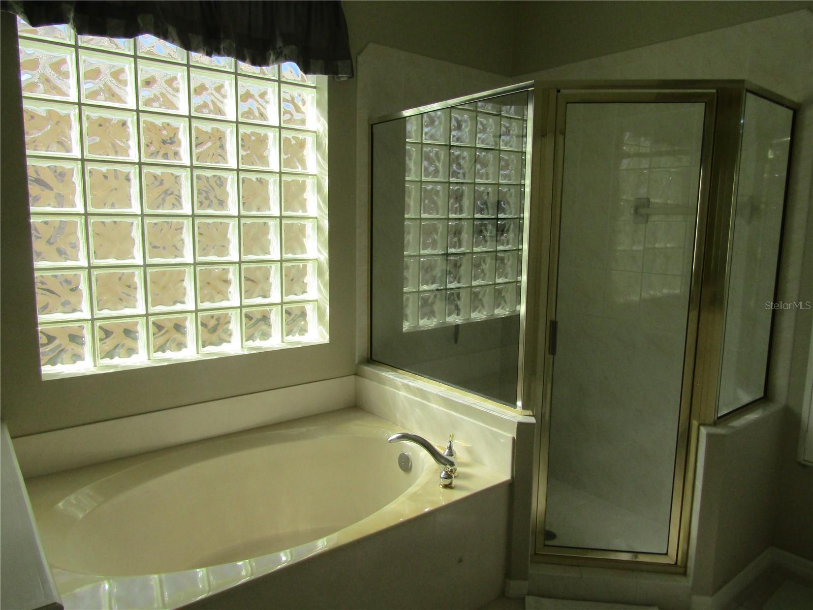 Image 24 of 32 For 702 Silk Oak Drive