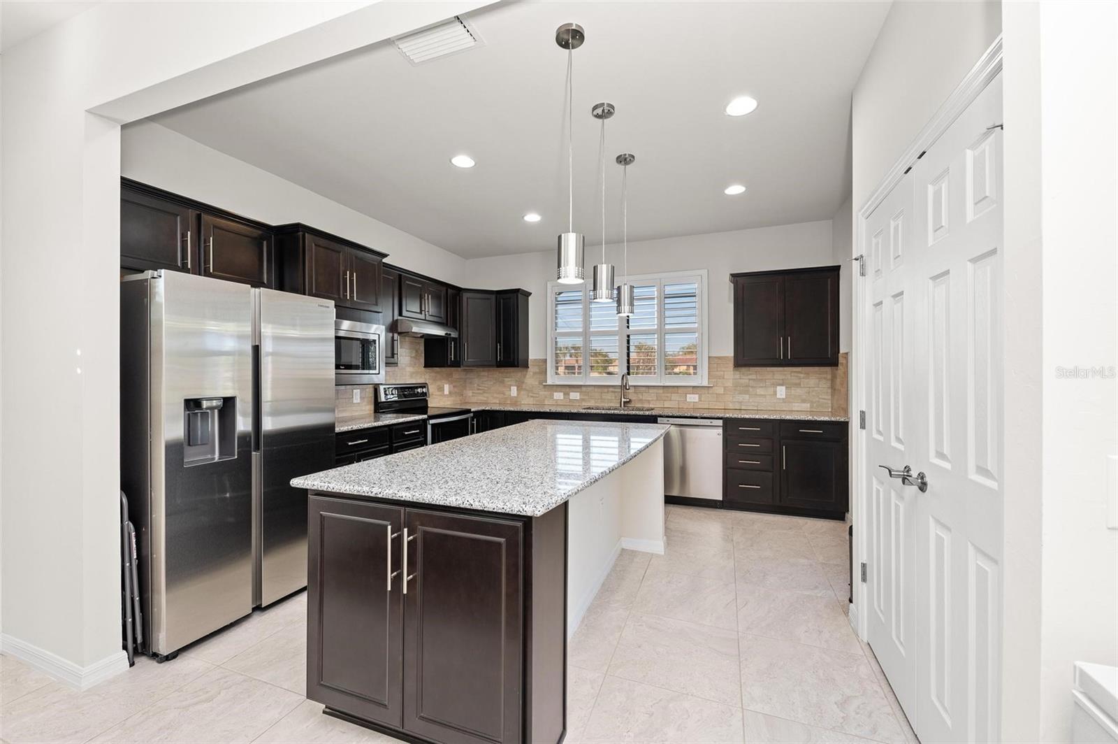 Image 18 of 100 For 13812 Alafaya Street