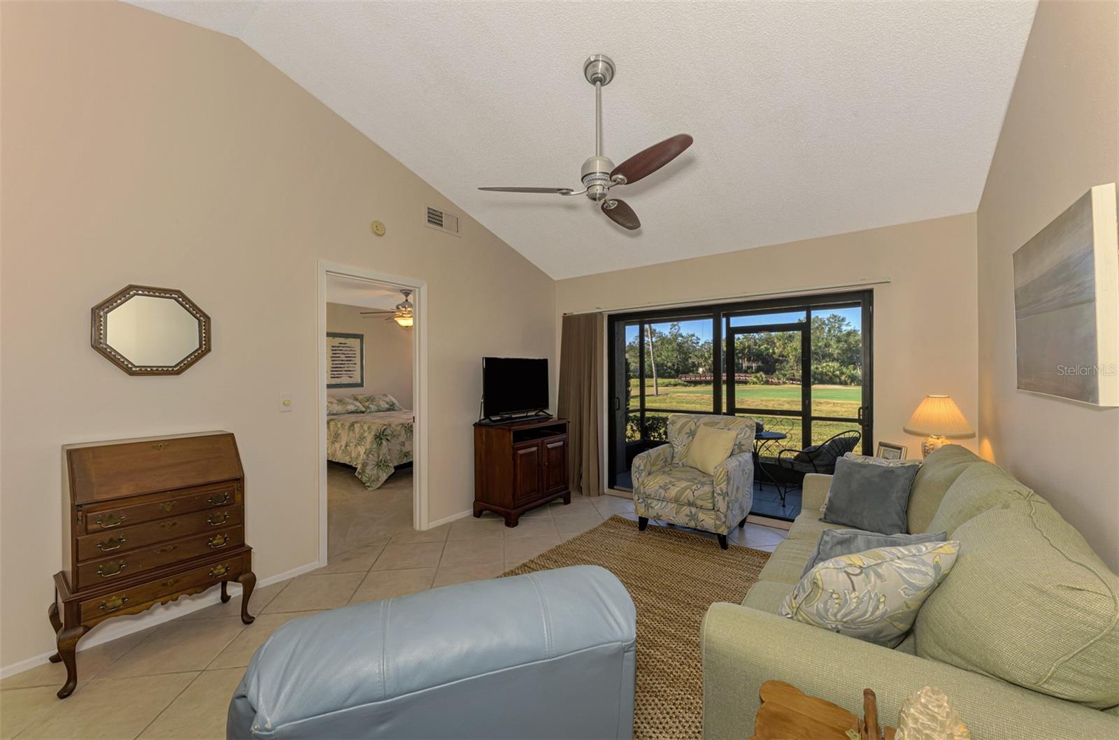 Image 16 of 57 For 927 Capri Isles Boulevard 5