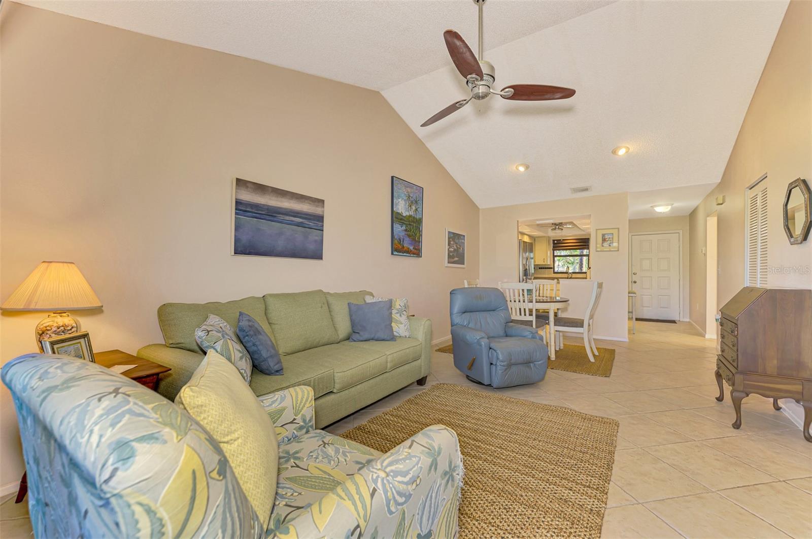 Image 17 of 57 For 927 Capri Isles Boulevard 5