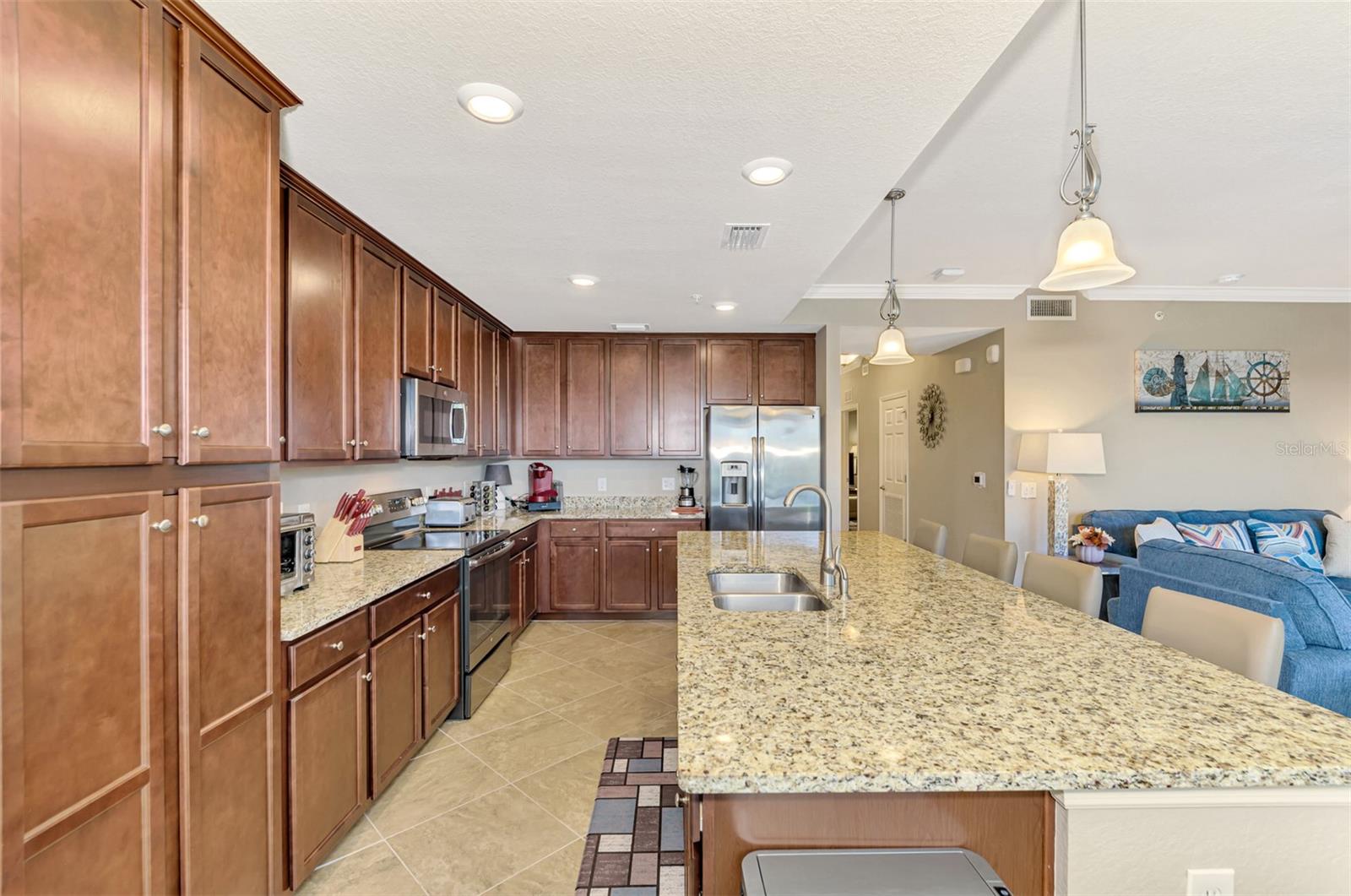 Image 15 of 58 For 17118 Vardon Terrace 202