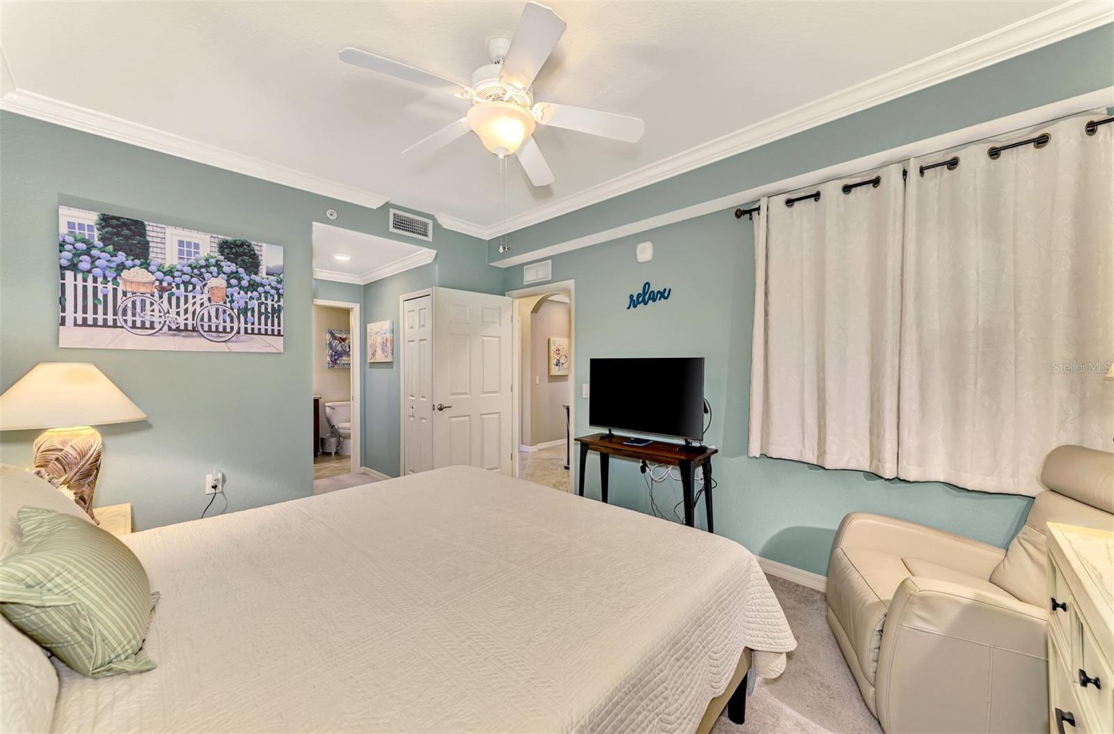 Image 25 of 58 For 17118 Vardon Terrace 202