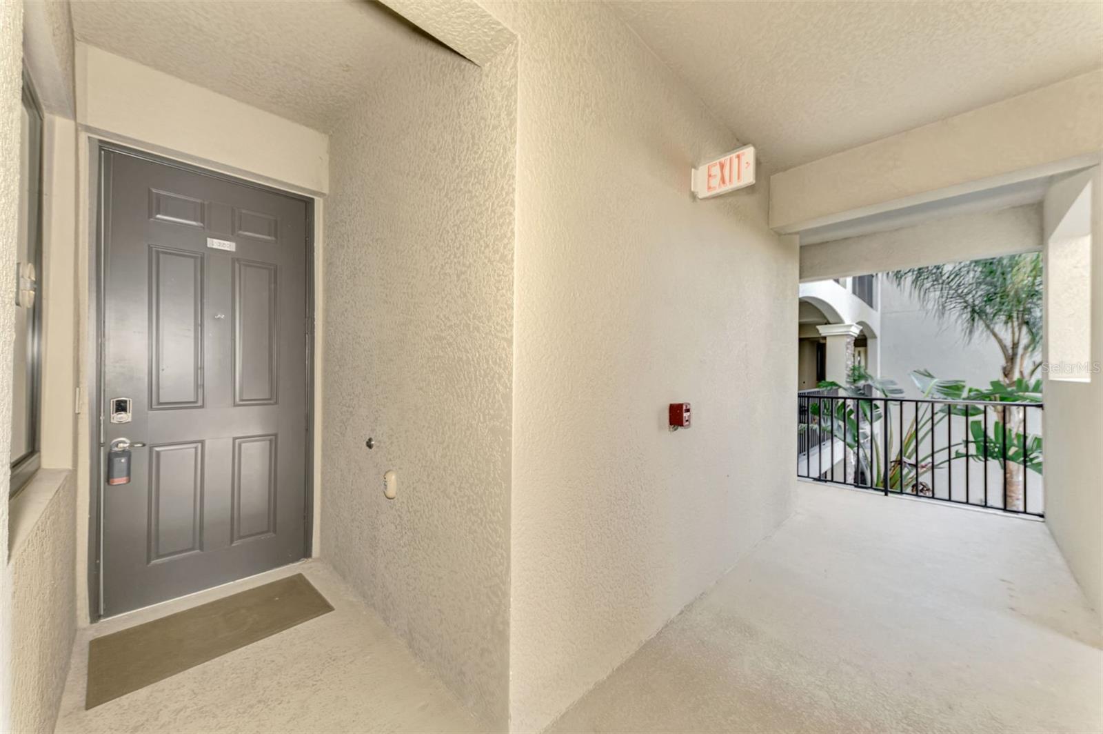 Image 4 of 58 For 17118 Vardon Terrace 202