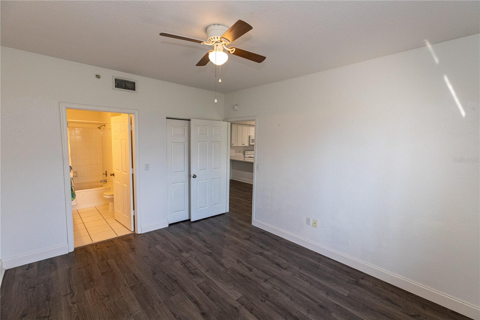 Image 11 of 19 For 6481 Aragon Way 101