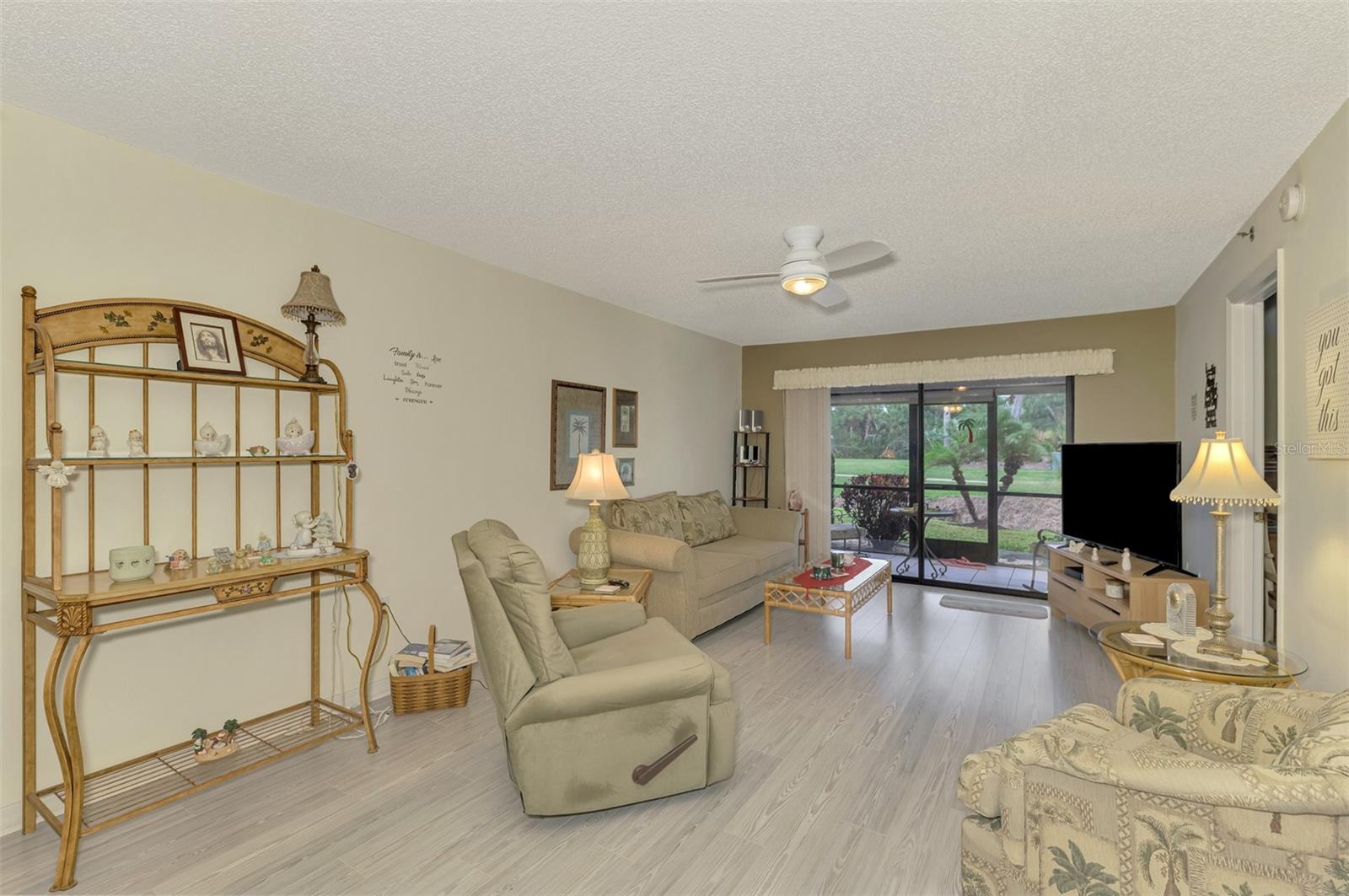 Image 10 of 24 For 934 Capri Isles Boulevard 111