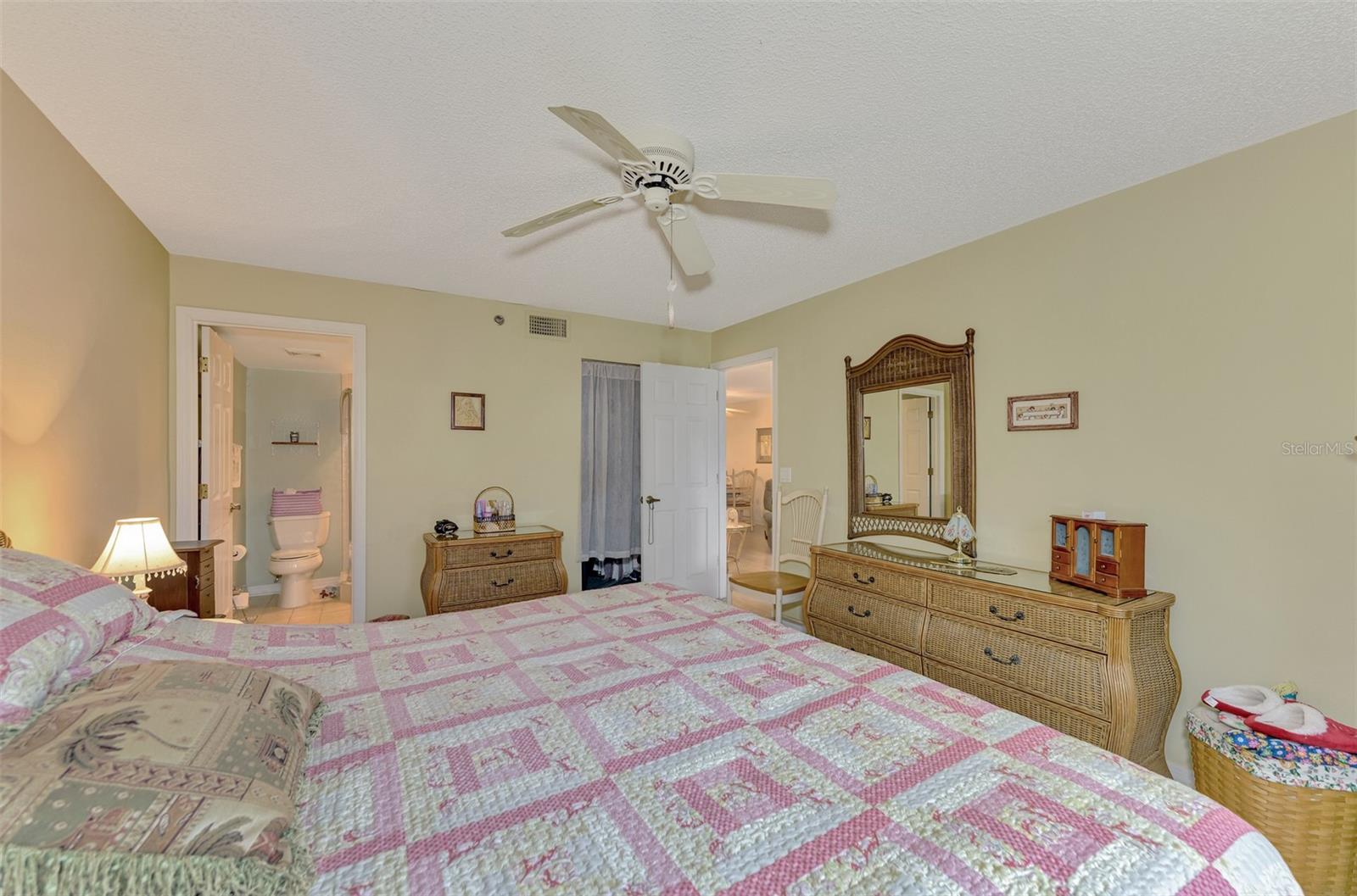 Image 12 of 24 For 934 Capri Isles Boulevard 111