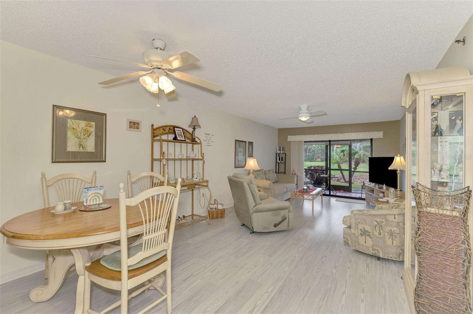 Image 8 of 24 For 934 Capri Isles Boulevard 111