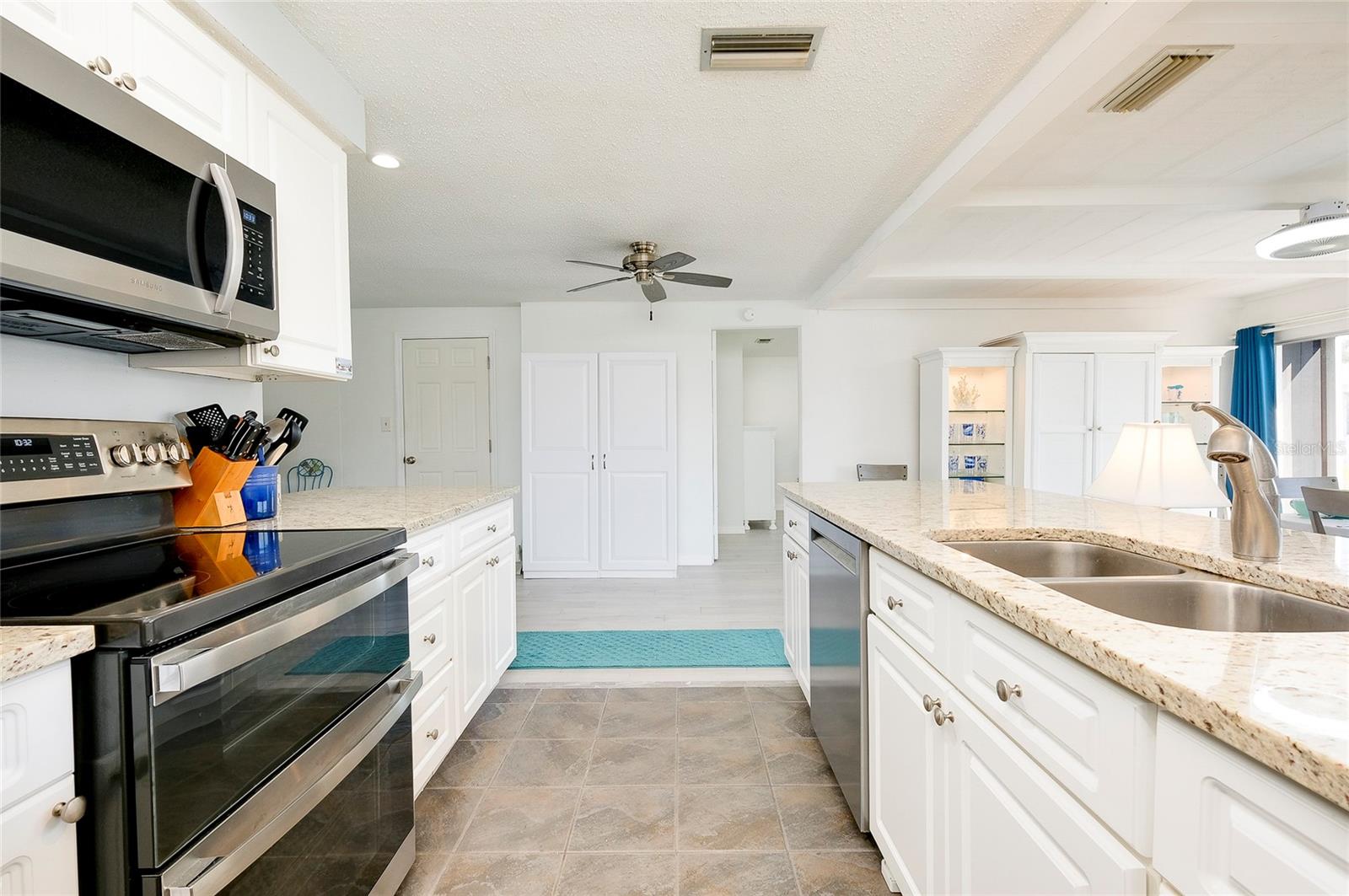 Image 16 of 59 For 411 Circlewood Drive I2