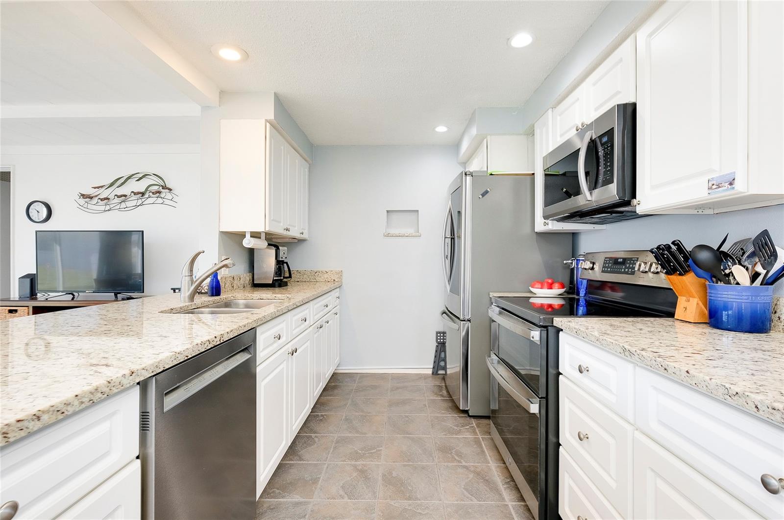 Image 20 of 59 For 411 Circlewood Drive I2