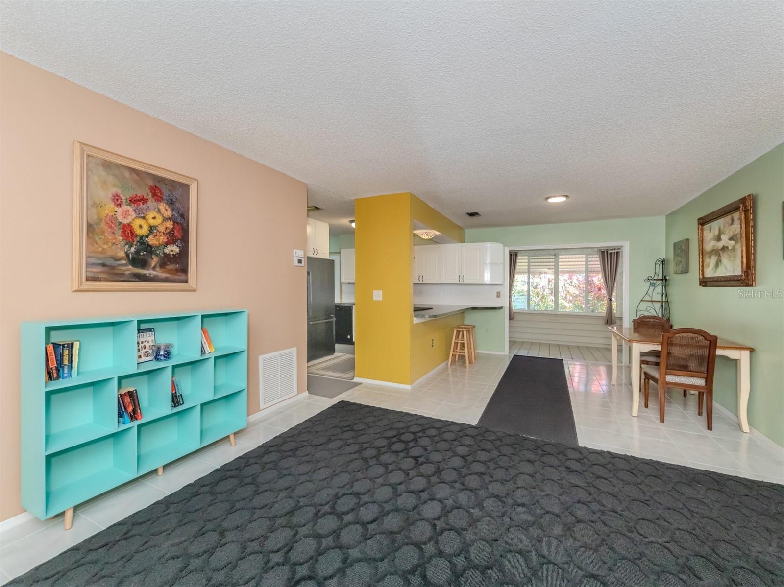 Image 11 of 26 For 601 Seminole Drive