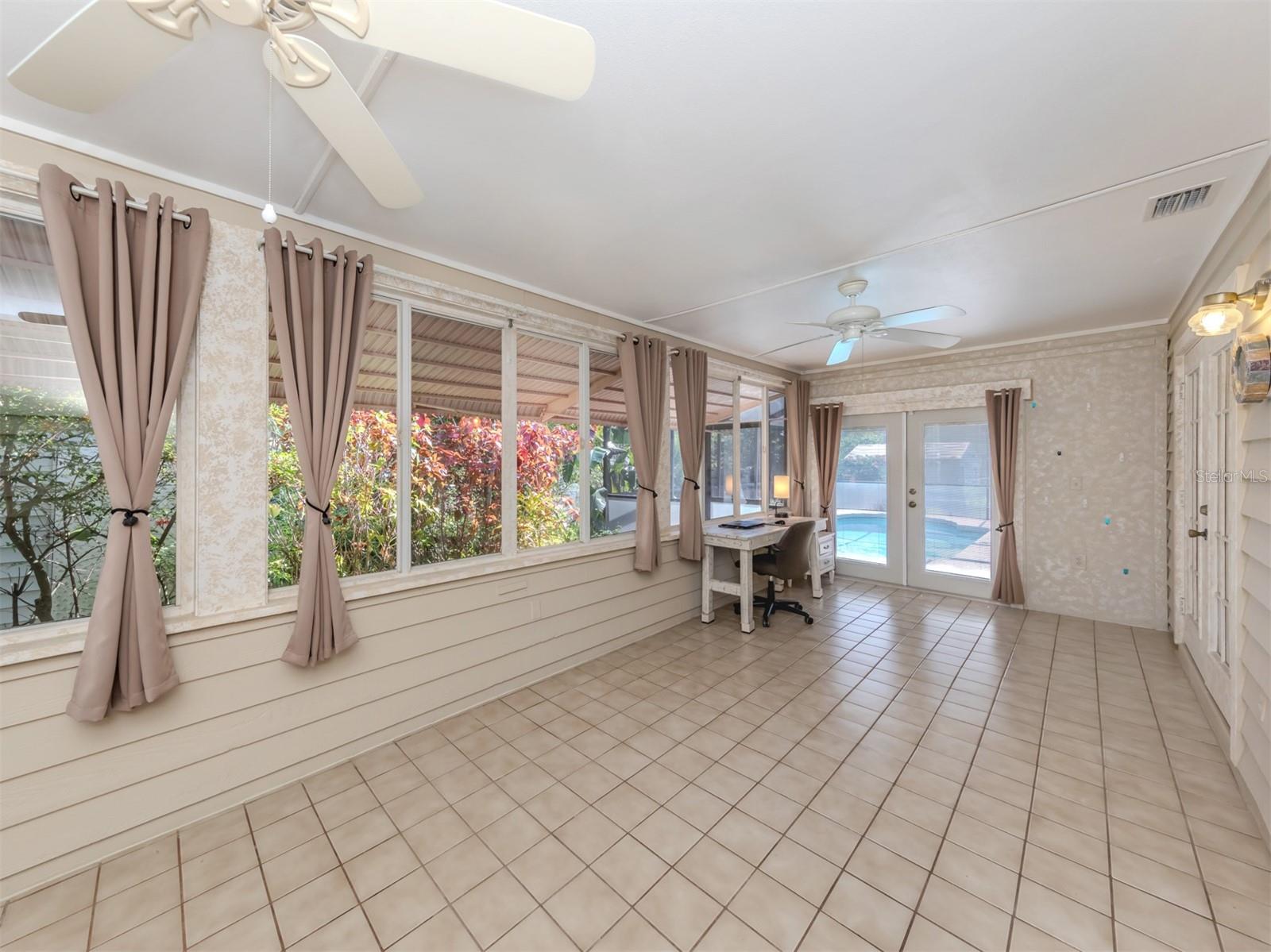 Image 17 of 26 For 601 Seminole Drive