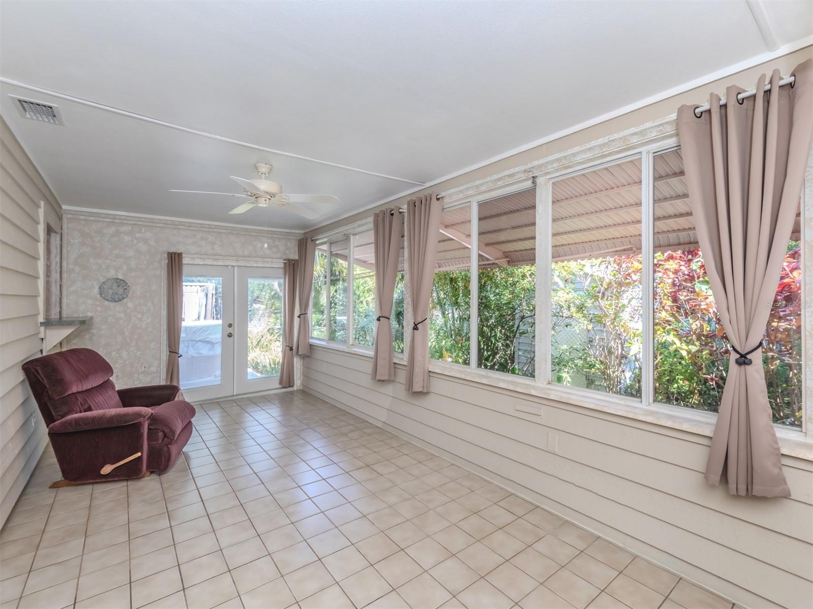 Image 5 of 26 For 601 Seminole Drive