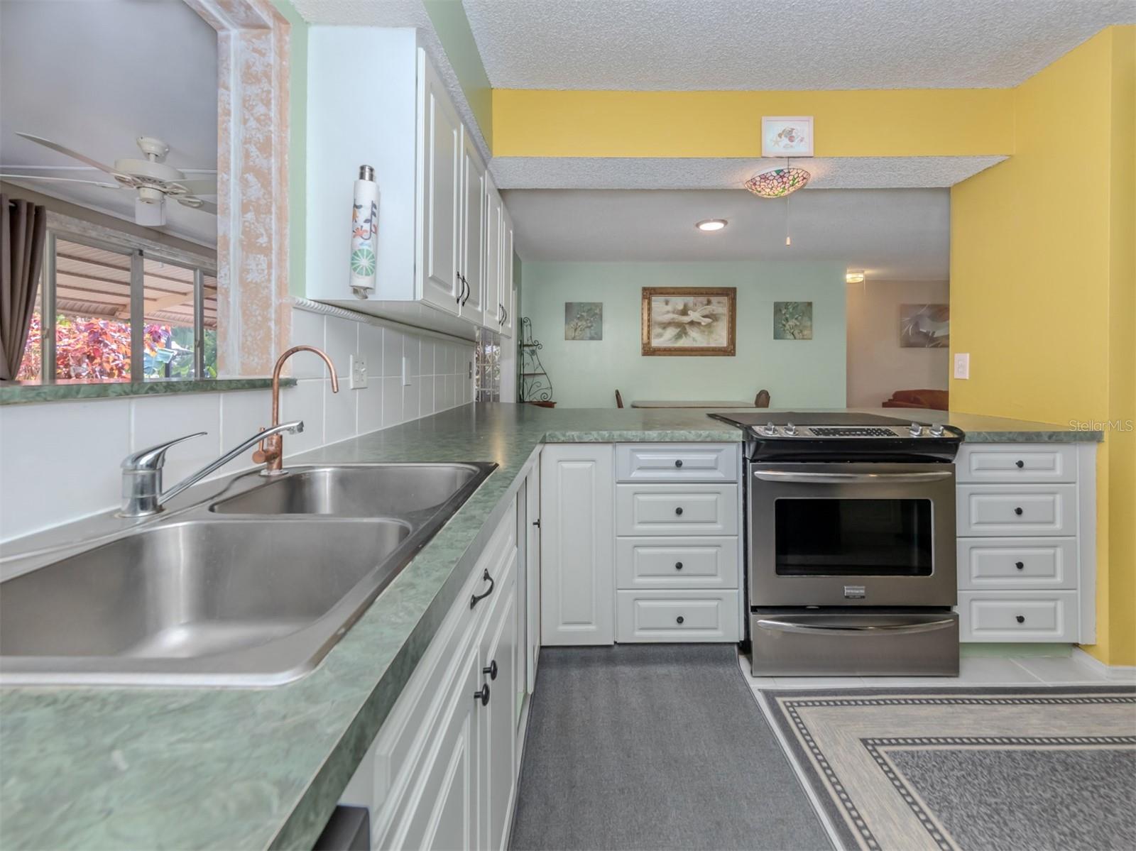 Image 9 of 26 For 601 Seminole Drive