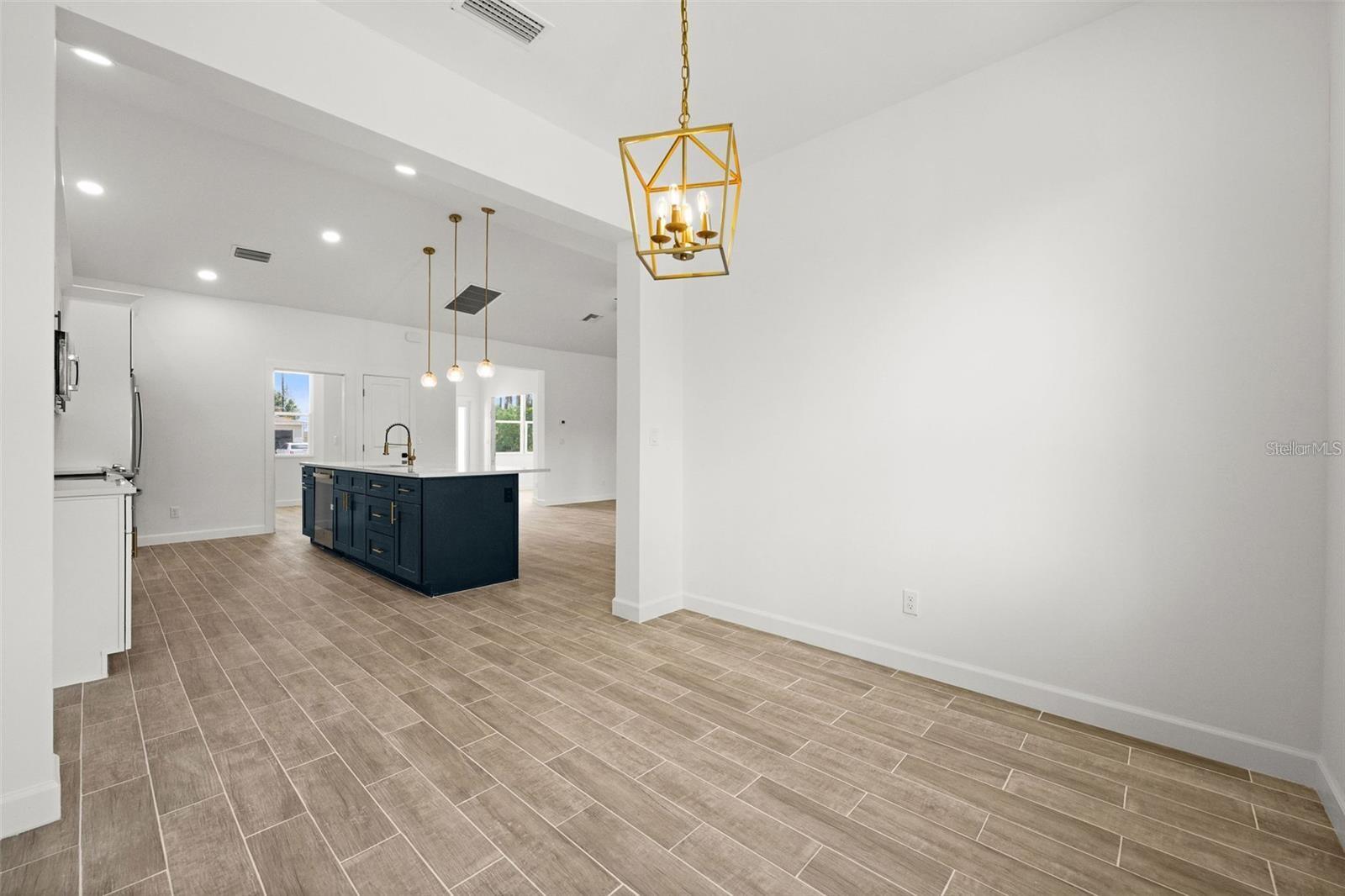 Image 7 of 18 For 18055 Dublin Avenue