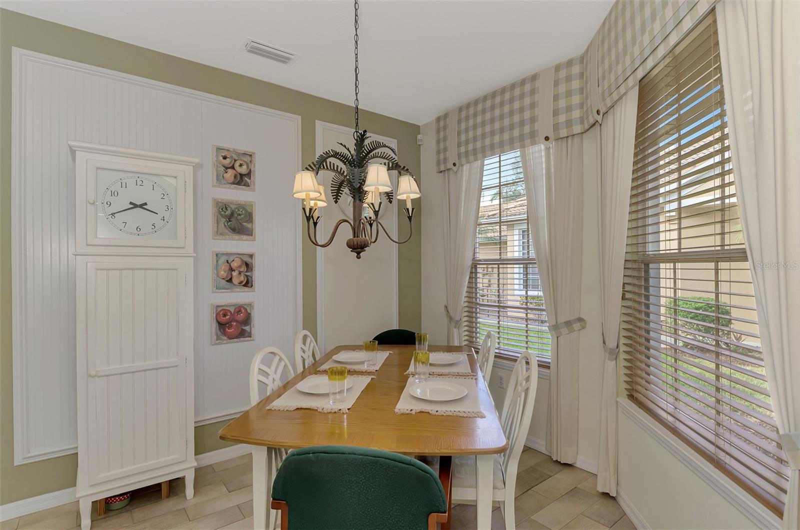 Image 16 of 51 For 4259 Whispering Oaks Drive