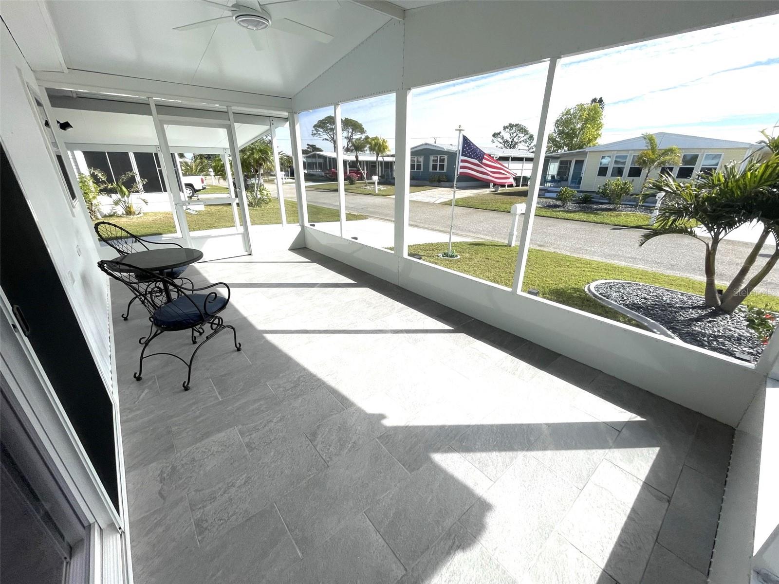 Image 19 of 62 For 28 Castaway Court
