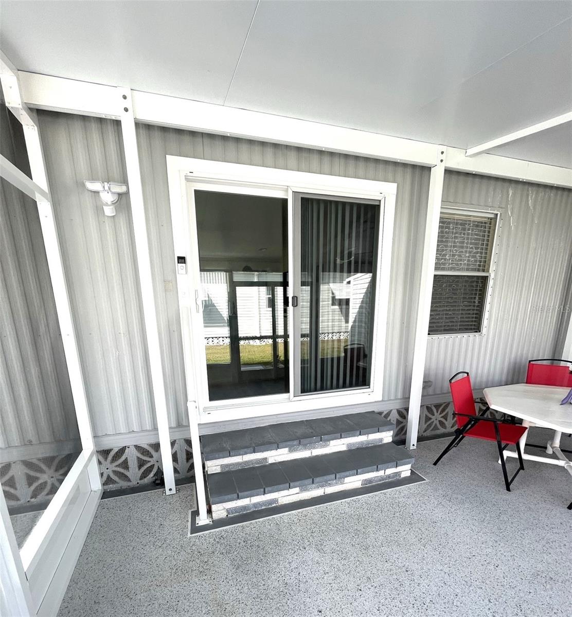 Image 7 of 62 For 28 Castaway Court