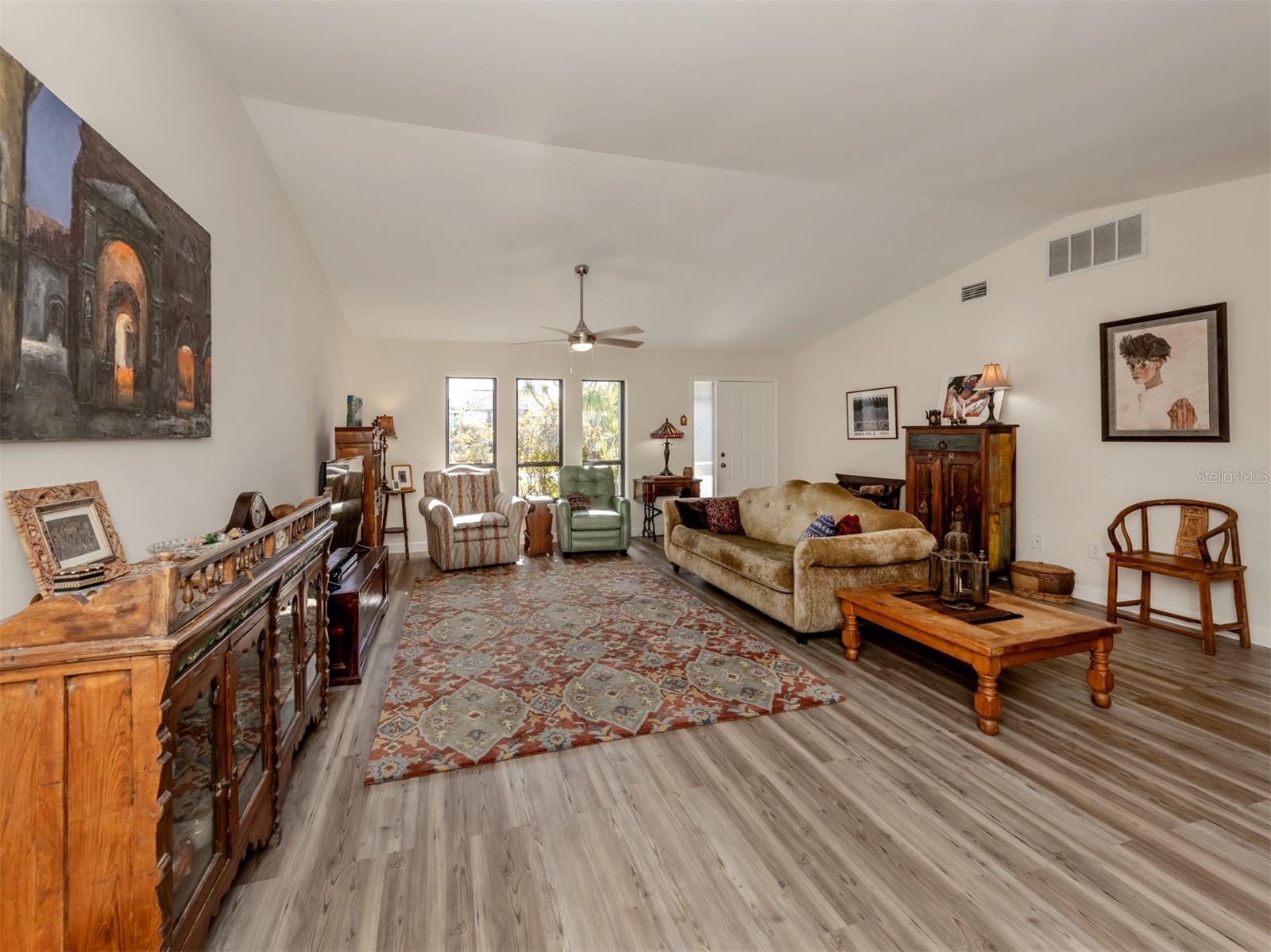 Image 12 of 74 For 4060 Barbary Lane