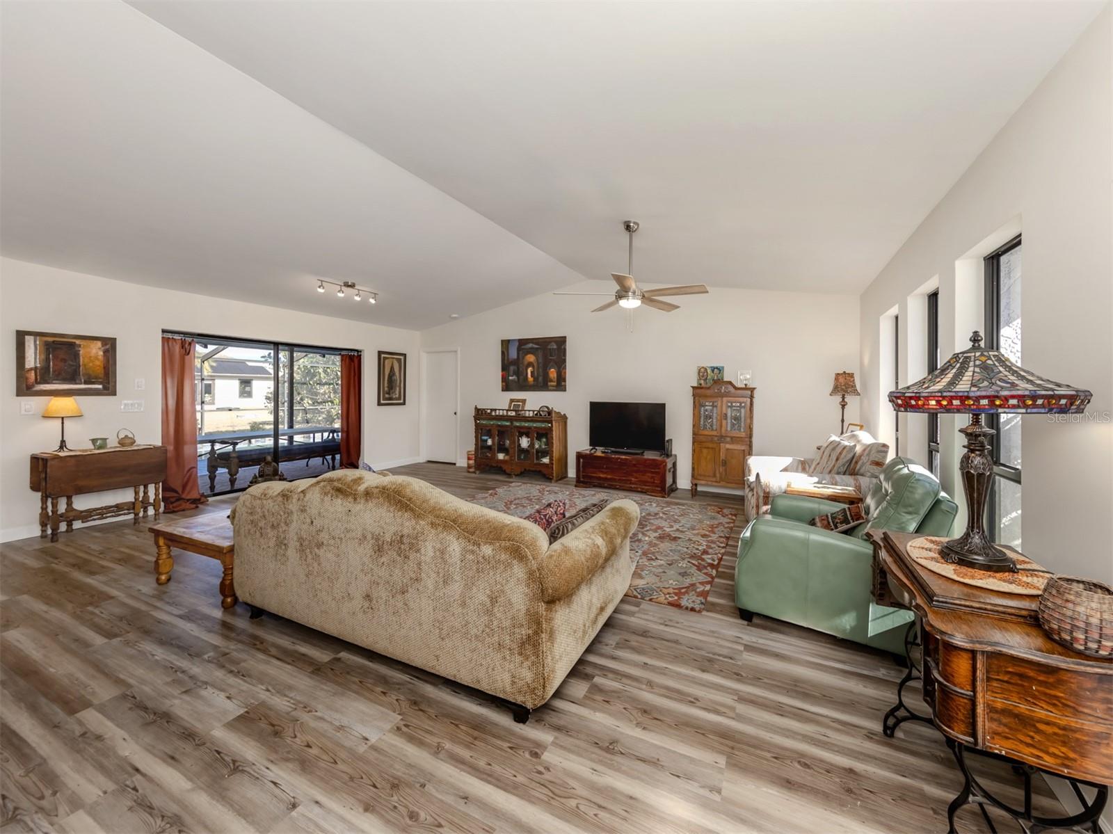 Image 13 of 74 For 4060 Barbary Lane