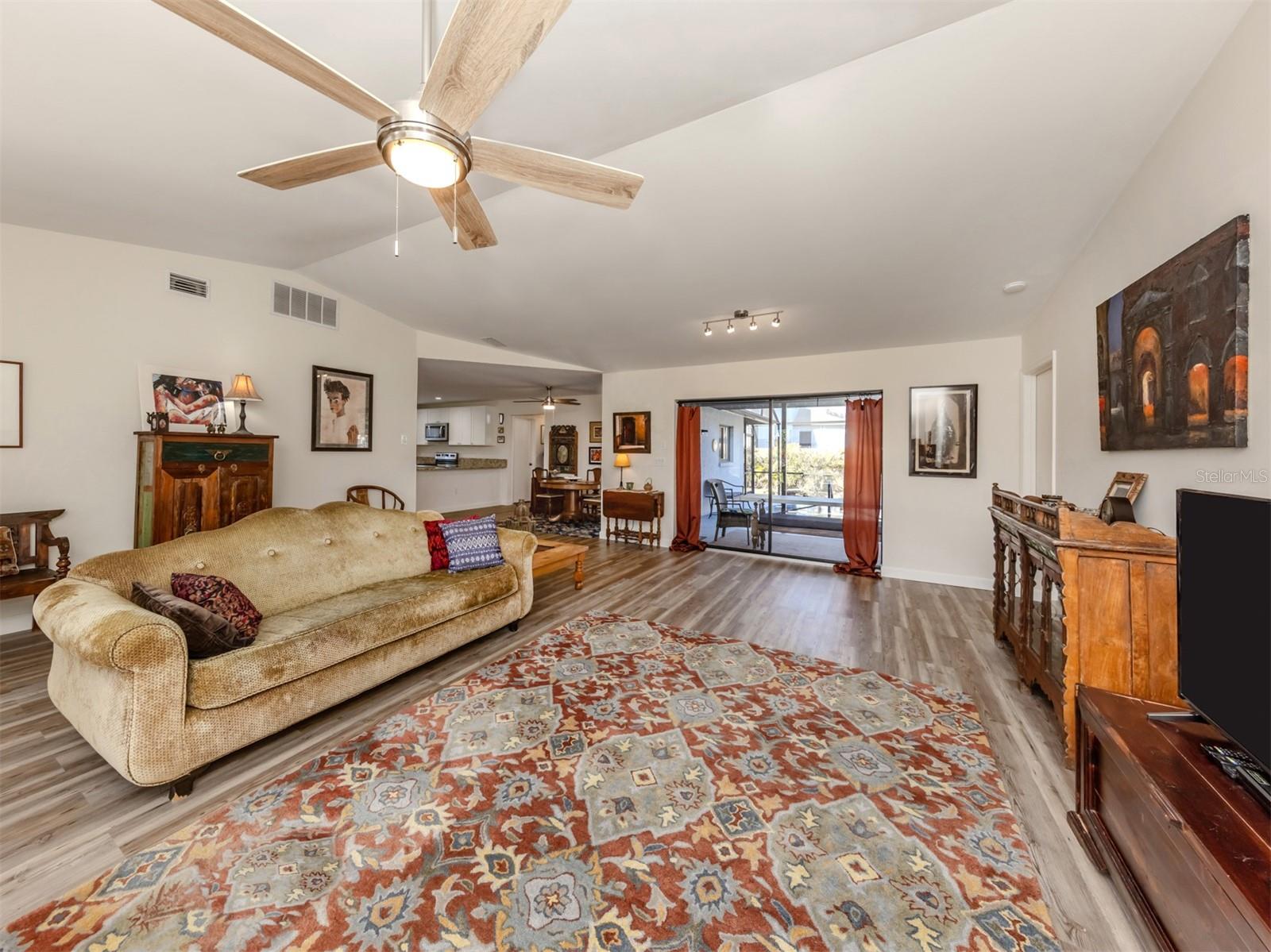 Image 14 of 74 For 4060 Barbary Lane