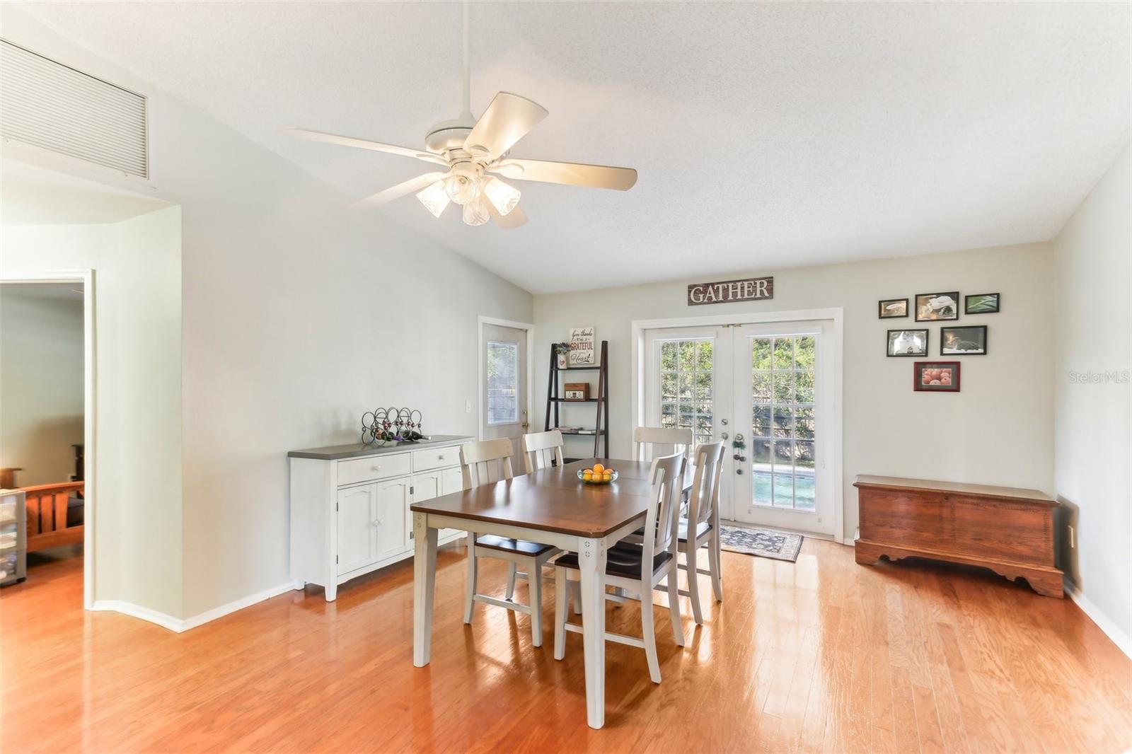 Listing photo id 9 for 9790 Parkwood Court