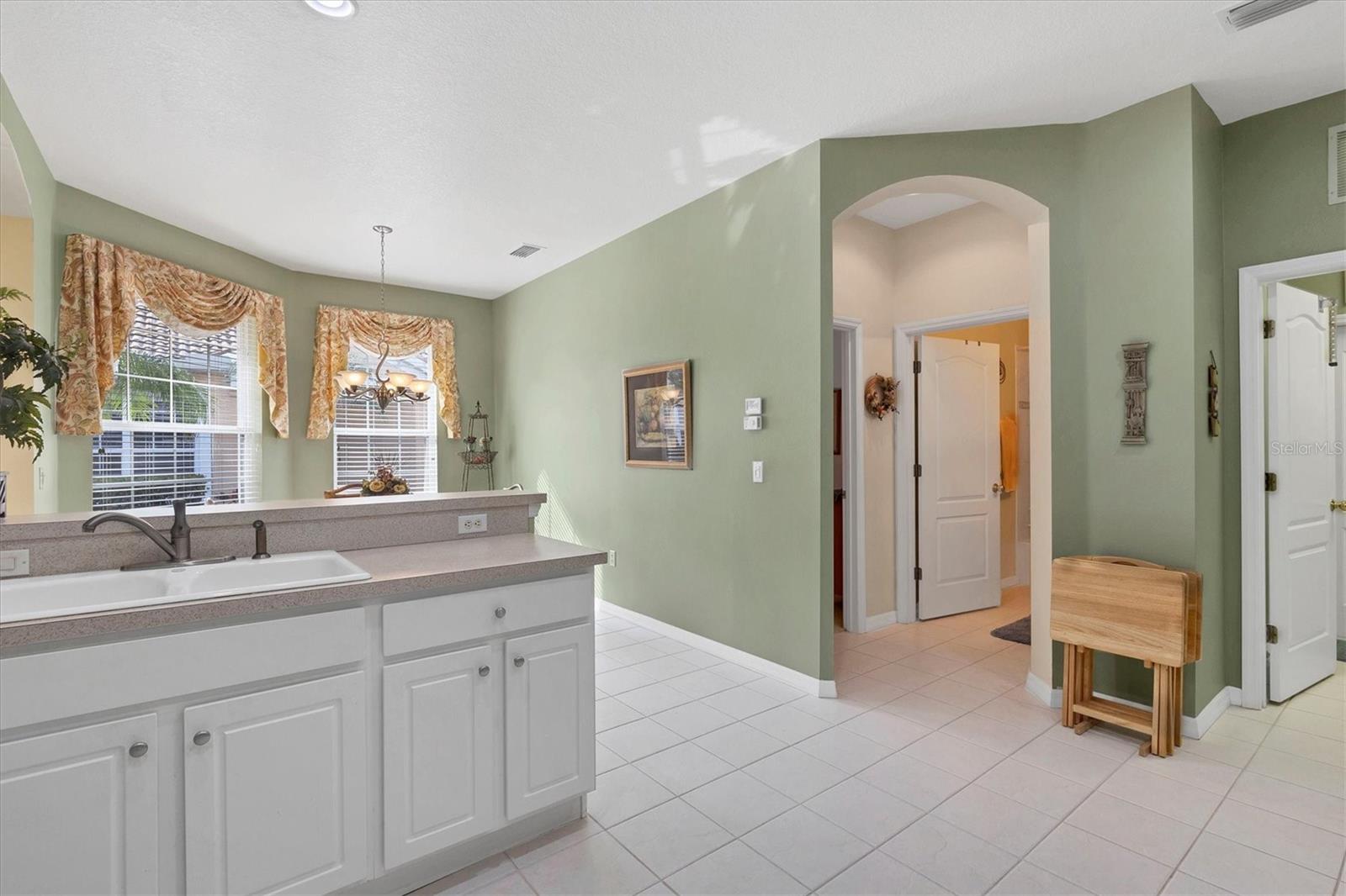 Image 18 of 62 For 4301 Whispering Oaks Drive