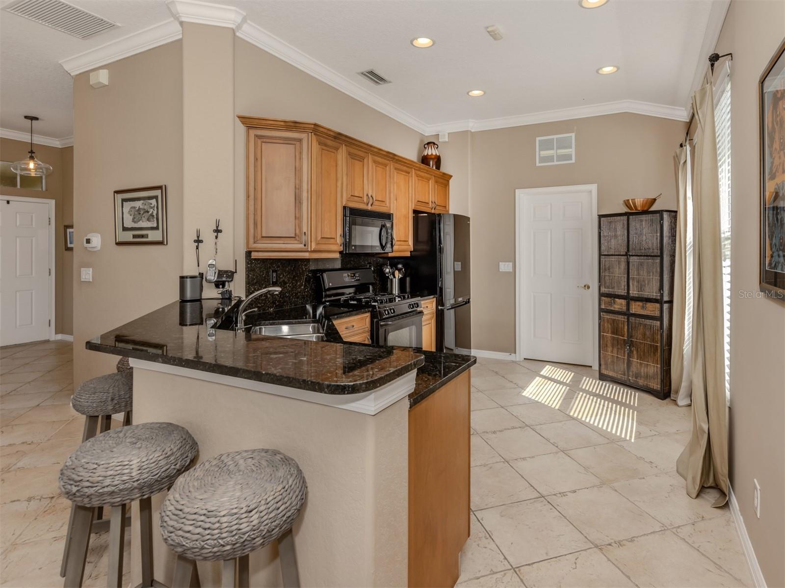 Image 16 of 86 For 174 Treviso Ct