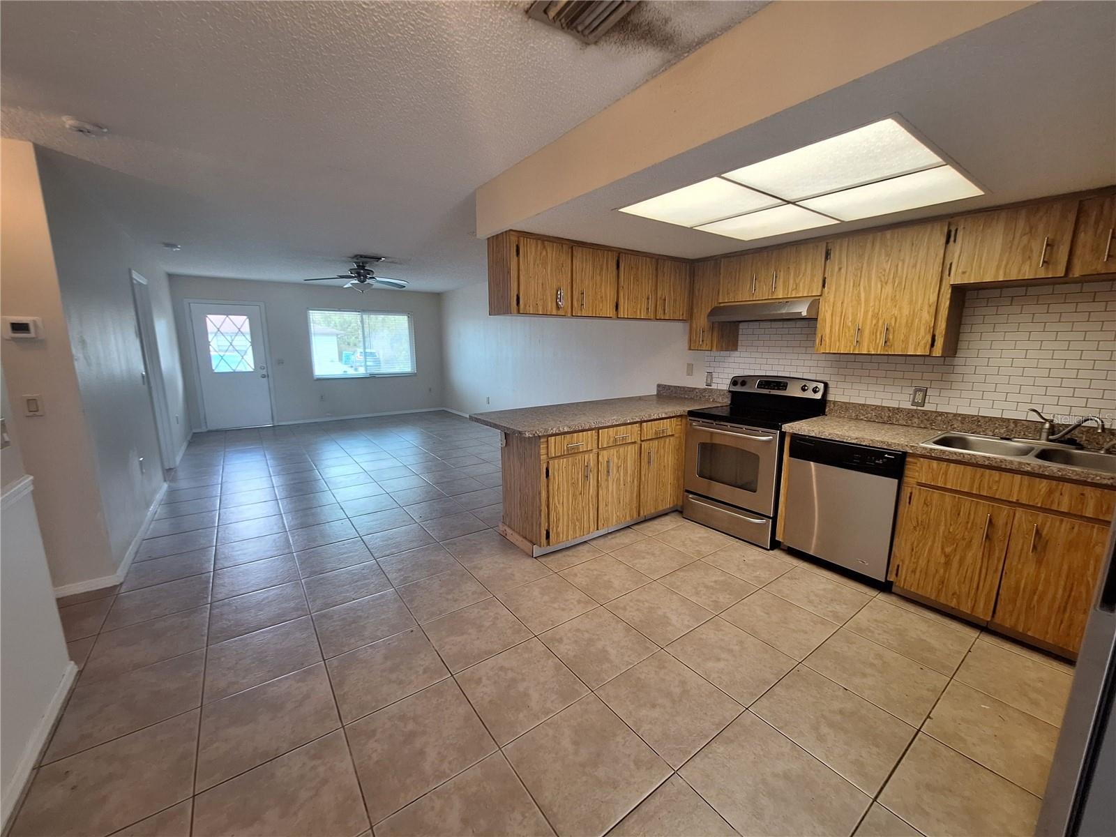 Image 4 of 20 For 9439 Acco Avenue B