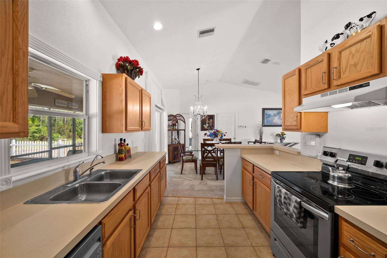 Listing photo id 9 for 5458 Jessamine Avenue