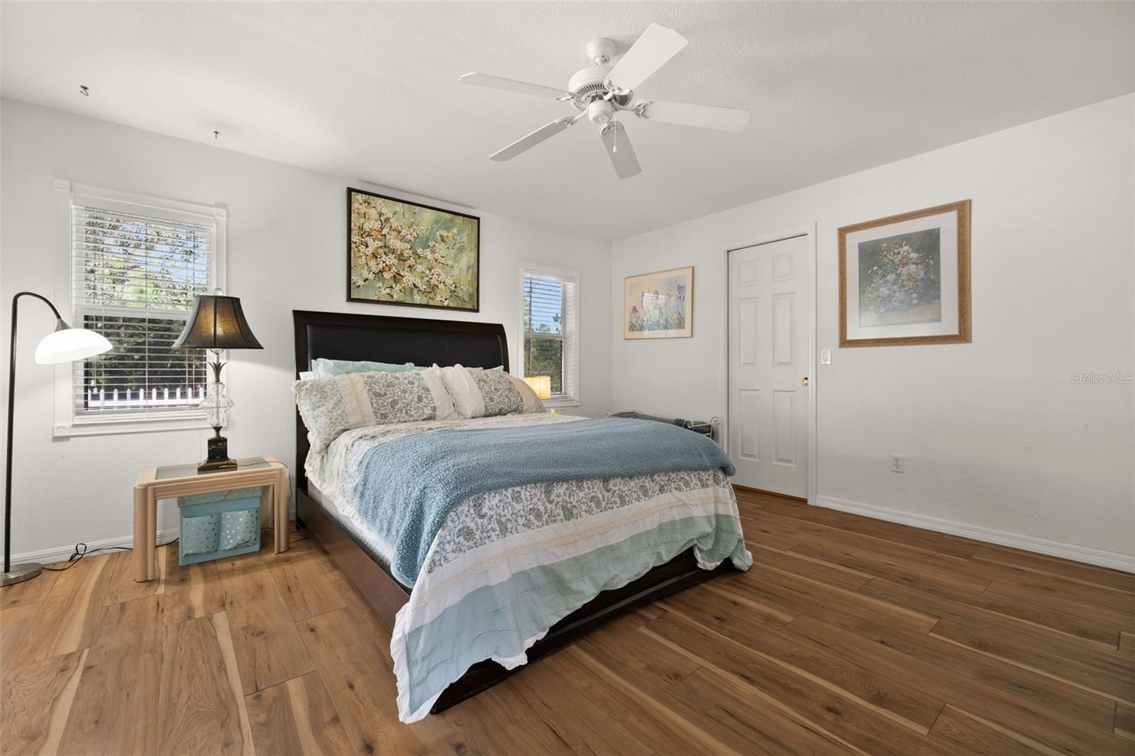 Listing photo id 12 for 5458 Jessamine Avenue