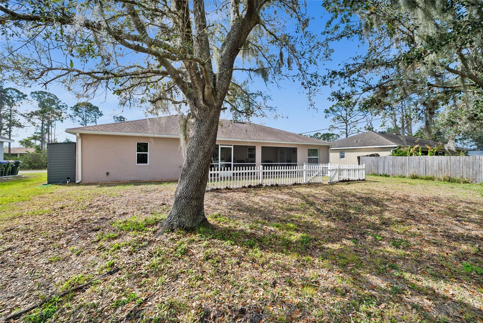 Listing photo id 22 for 5458 Jessamine Avenue