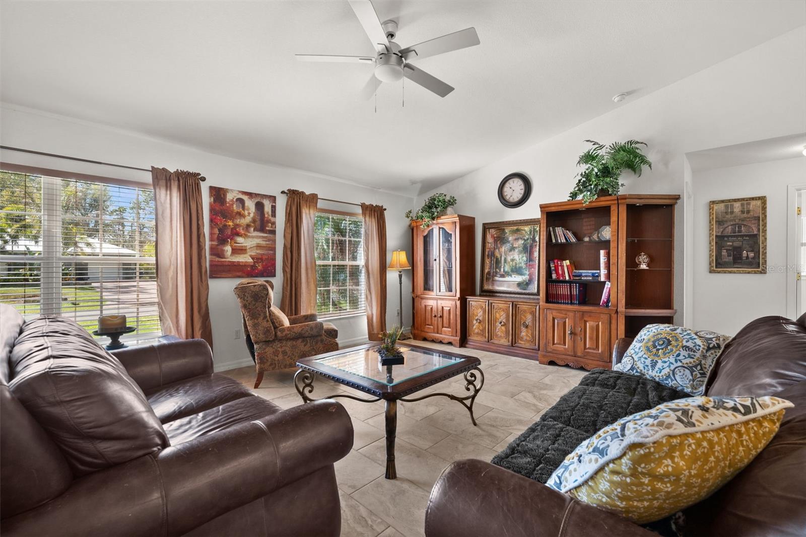 Listing photo id 3 for 5458 Jessamine Avenue