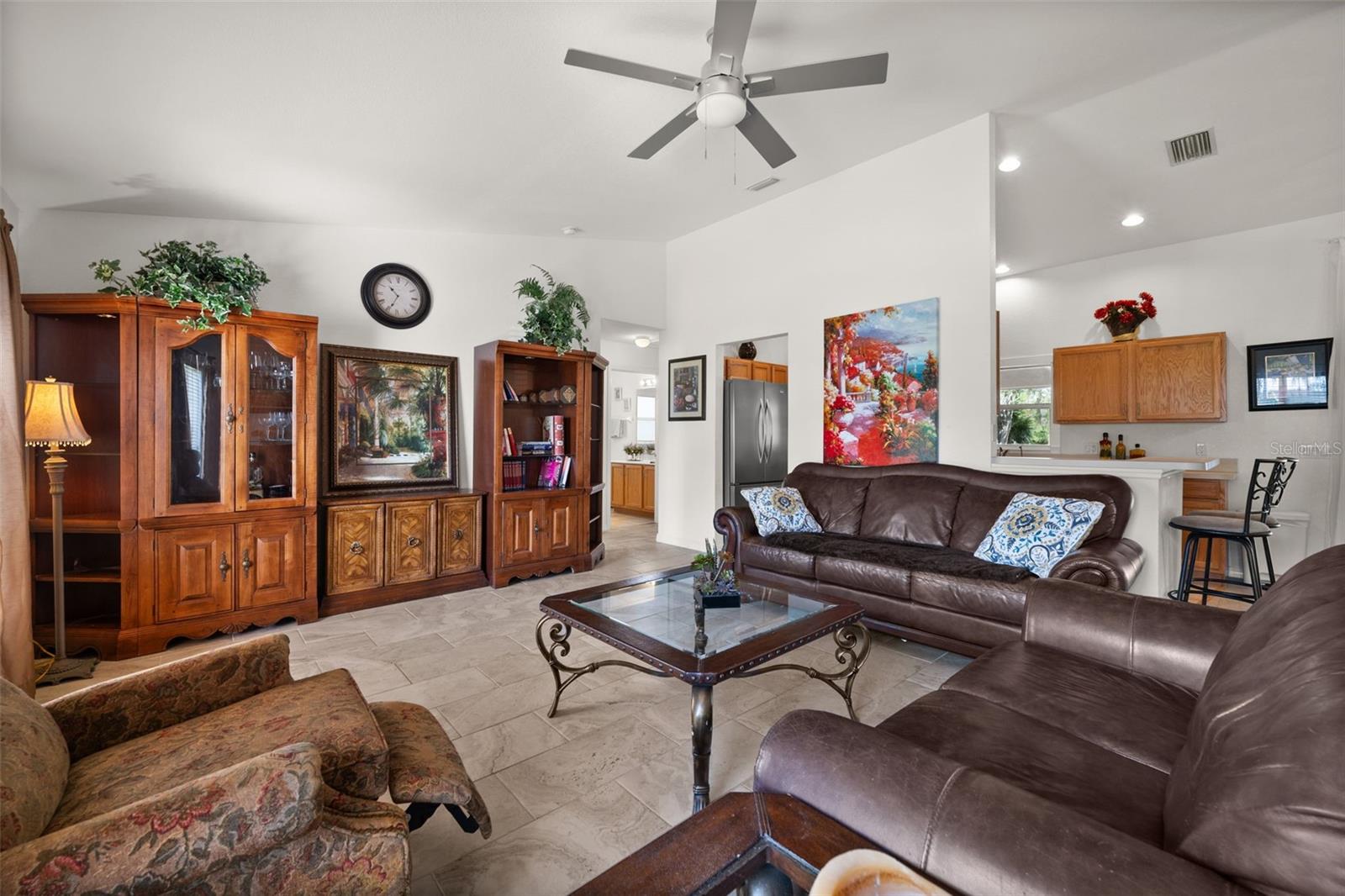 Listing photo id 4 for 5458 Jessamine Avenue