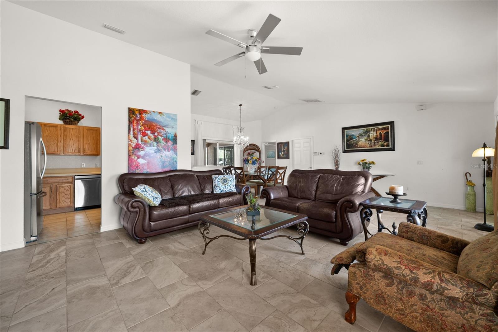 Listing photo id 5 for 5458 Jessamine Avenue