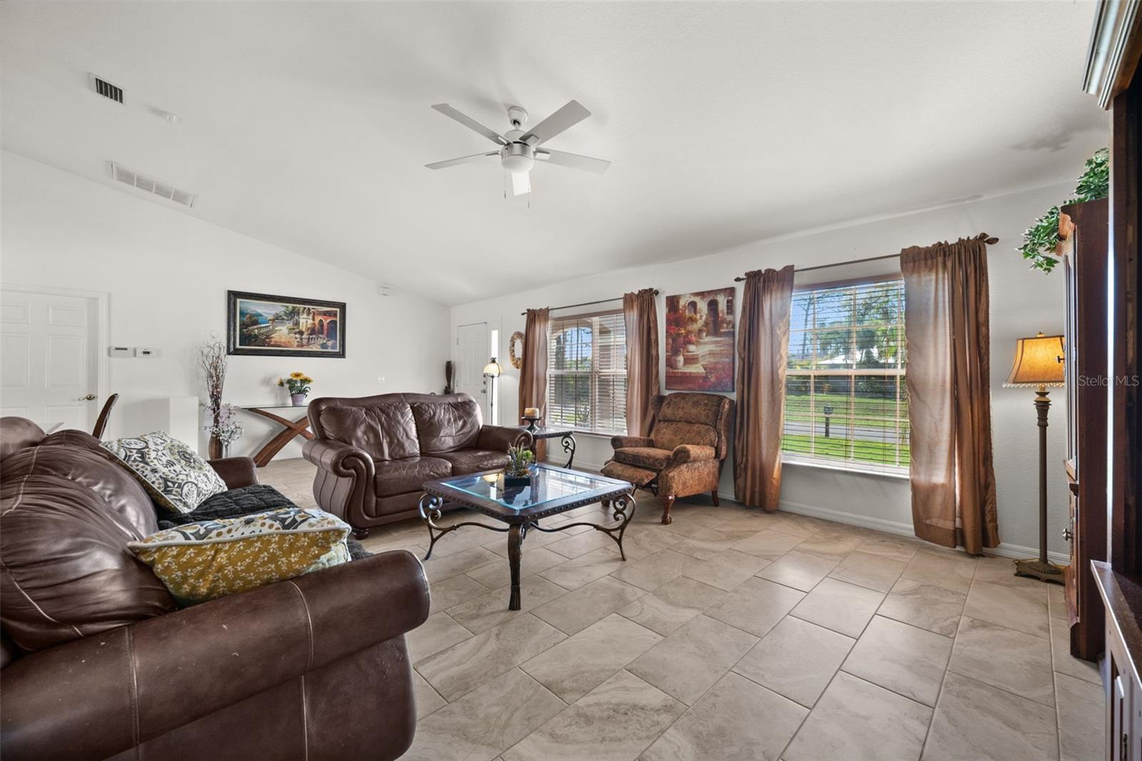 Listing photo id 6 for 5458 Jessamine Avenue
