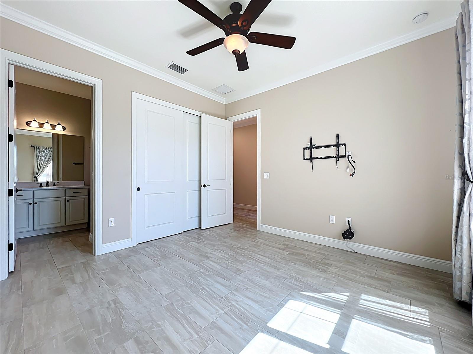 Image 11 of 80 For 23823 Waverly Circle