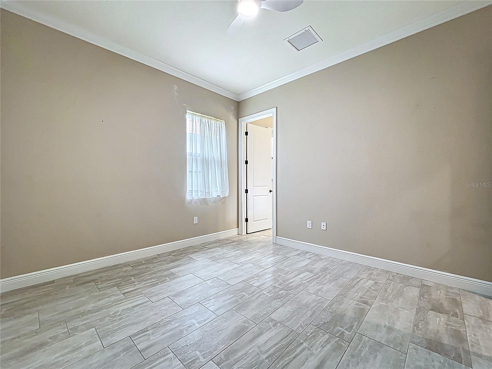 Image 15 of 80 For 23823 Waverly Circle