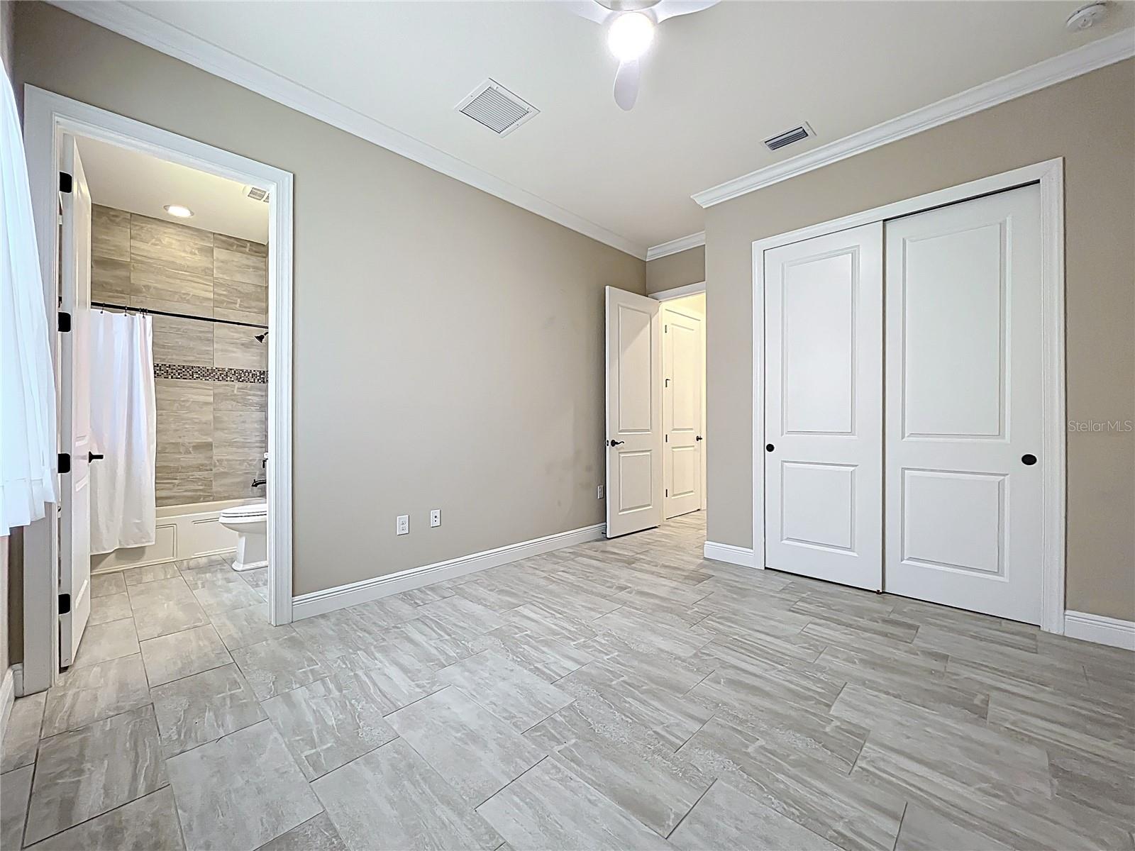 Image 18 of 80 For 23823 Waverly Circle