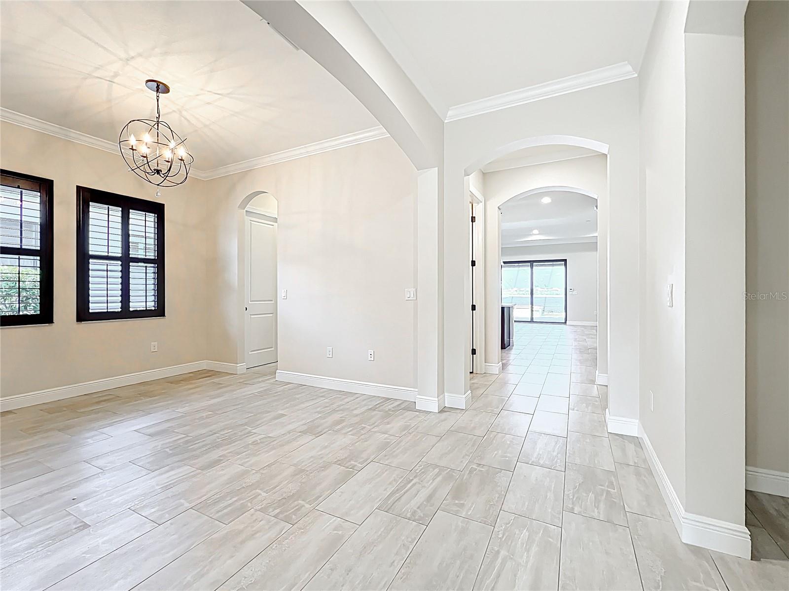 Image 21 of 80 For 23823 Waverly Circle
