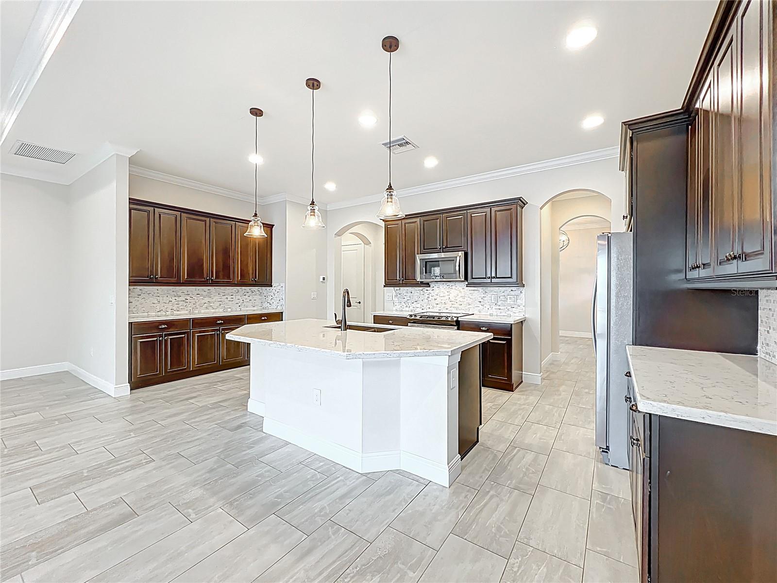 Image 33 of 80 For 23823 Waverly Circle