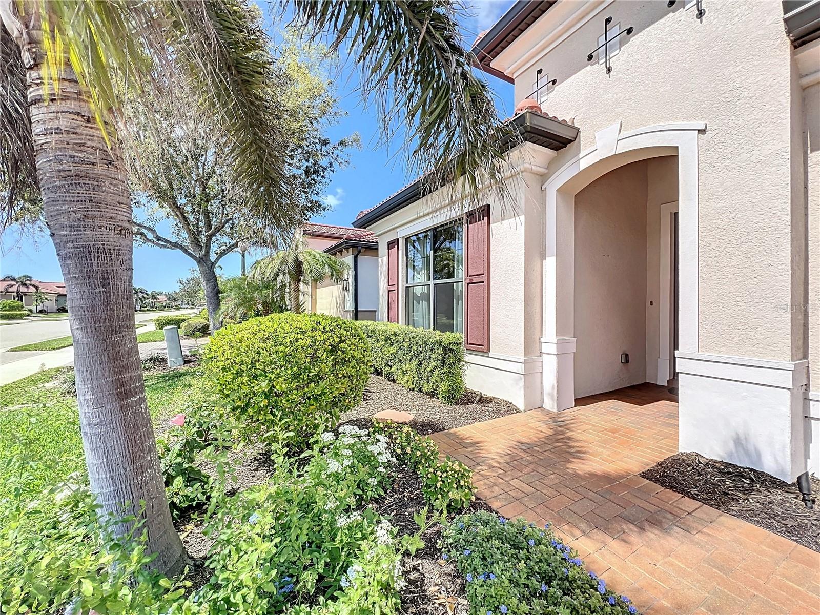 Image 4 of 80 For 23823 Waverly Circle