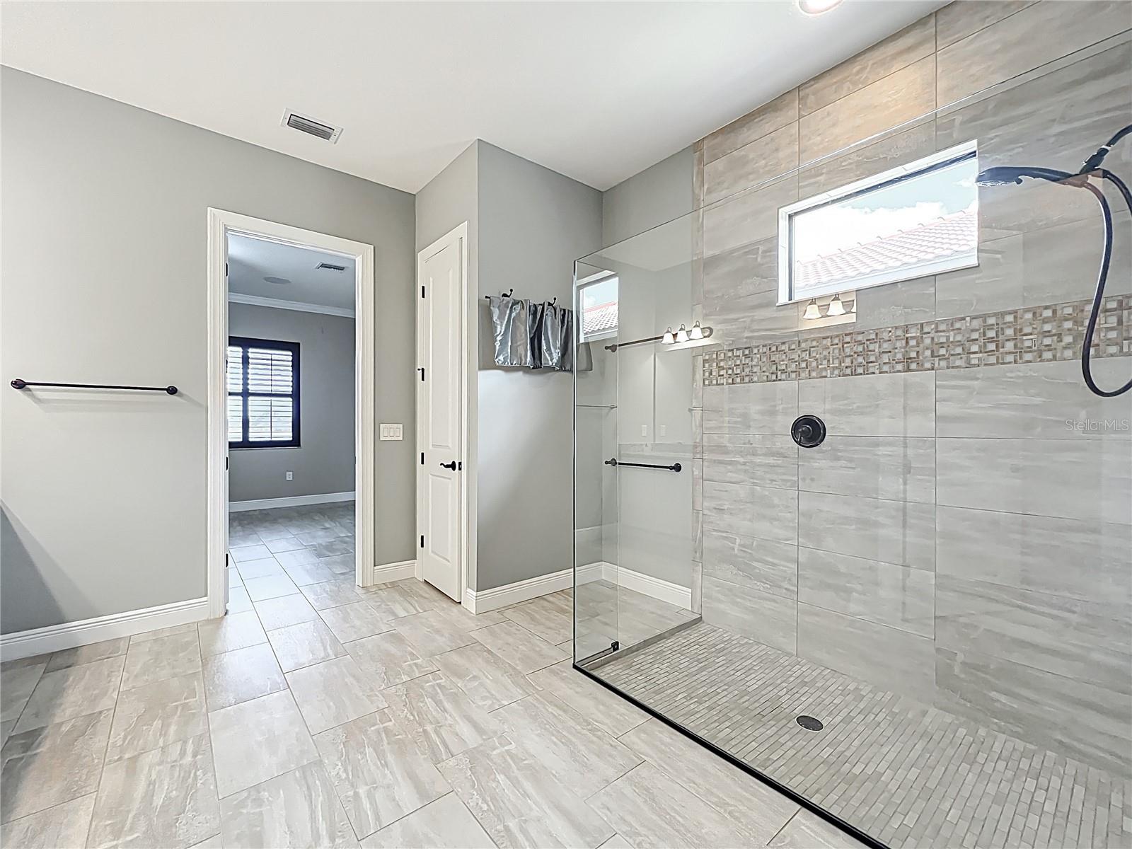 Image 48 of 80 For 23823 Waverly Circle